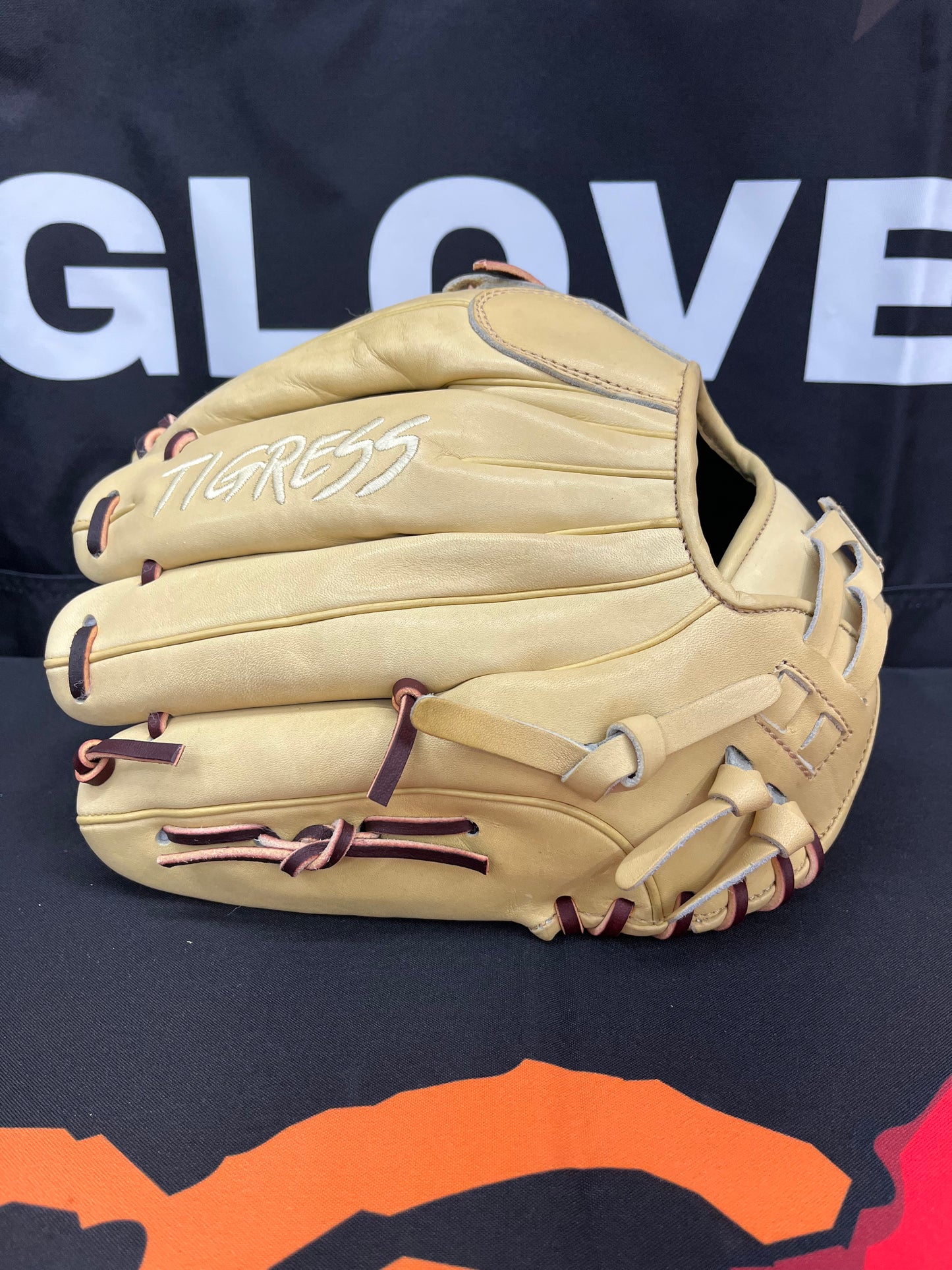 LIMITED EDITION 12.5" PRO SELECT RHT CAMEL W/ JAGUAR BURGUNDY LACE (Discounted due to small red marks barely visible)