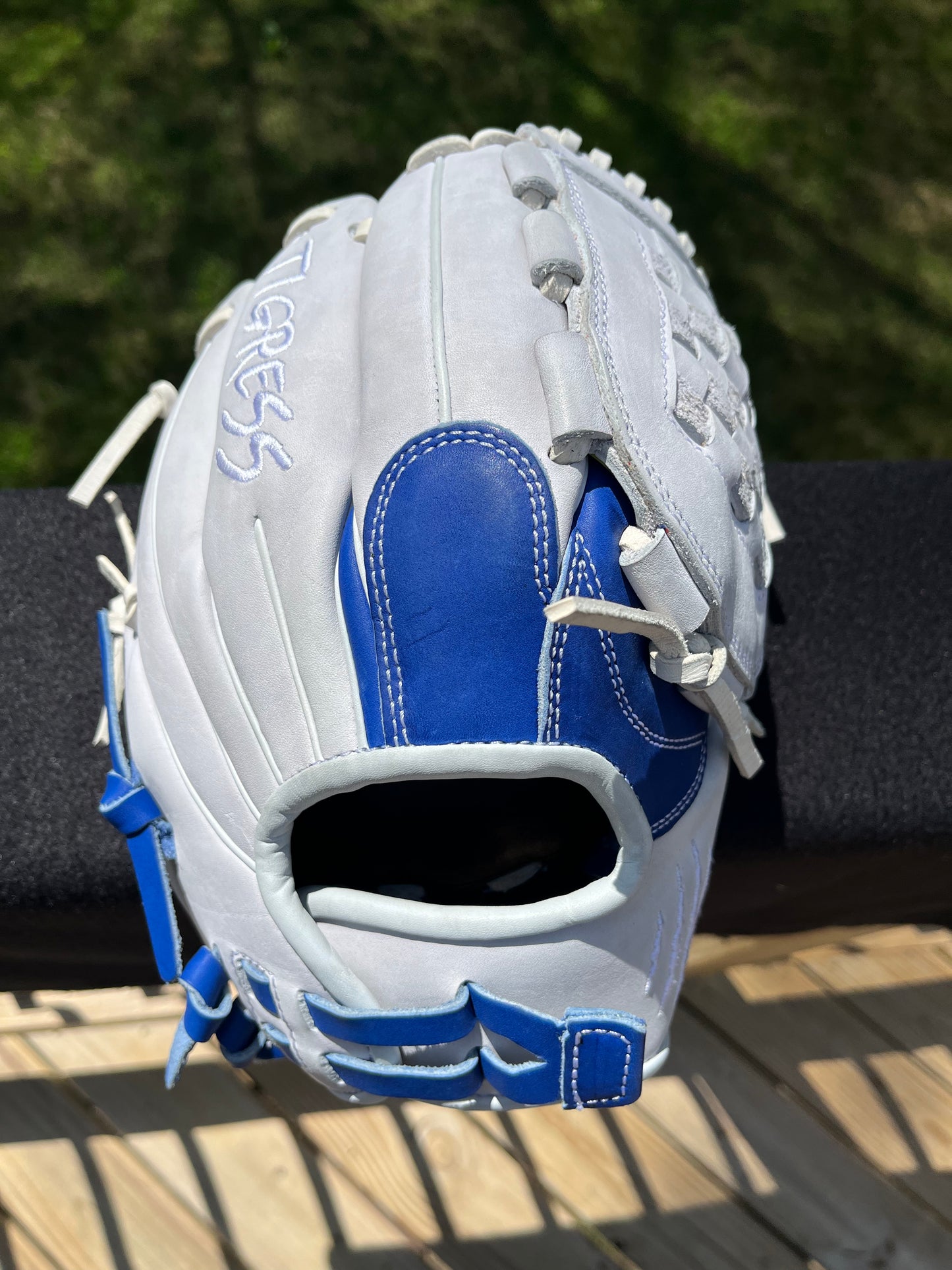 12" RHT and LHT PRO GRADE BASKET WEB WHITE/ROYAL BLUE