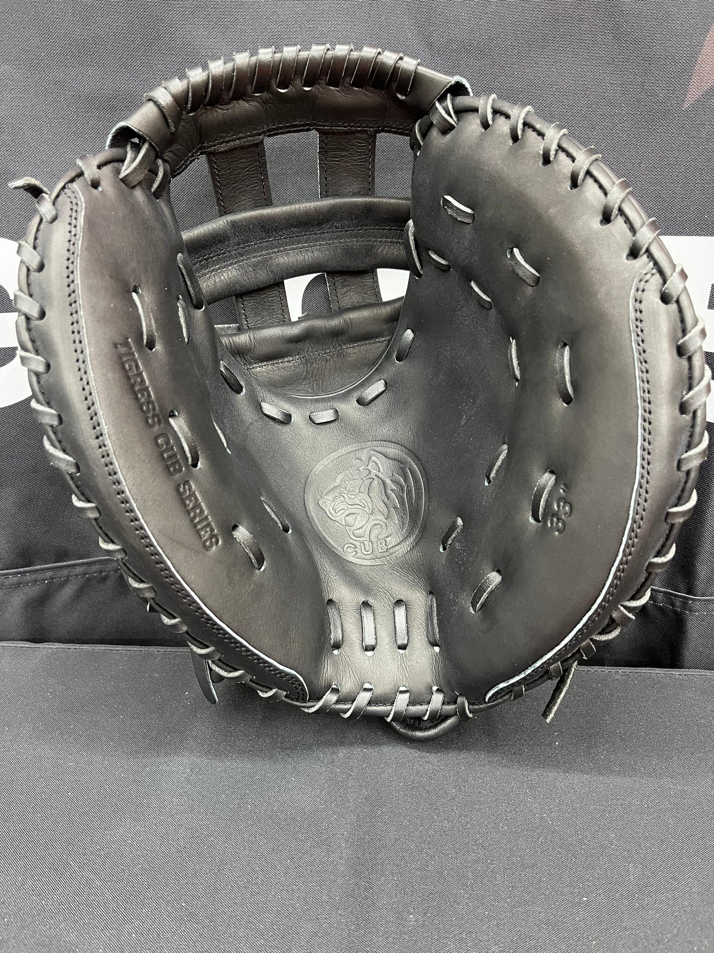 CUB 33" CATCHER'S MITT RHT BLACK WITH NEON GREEN LOGO