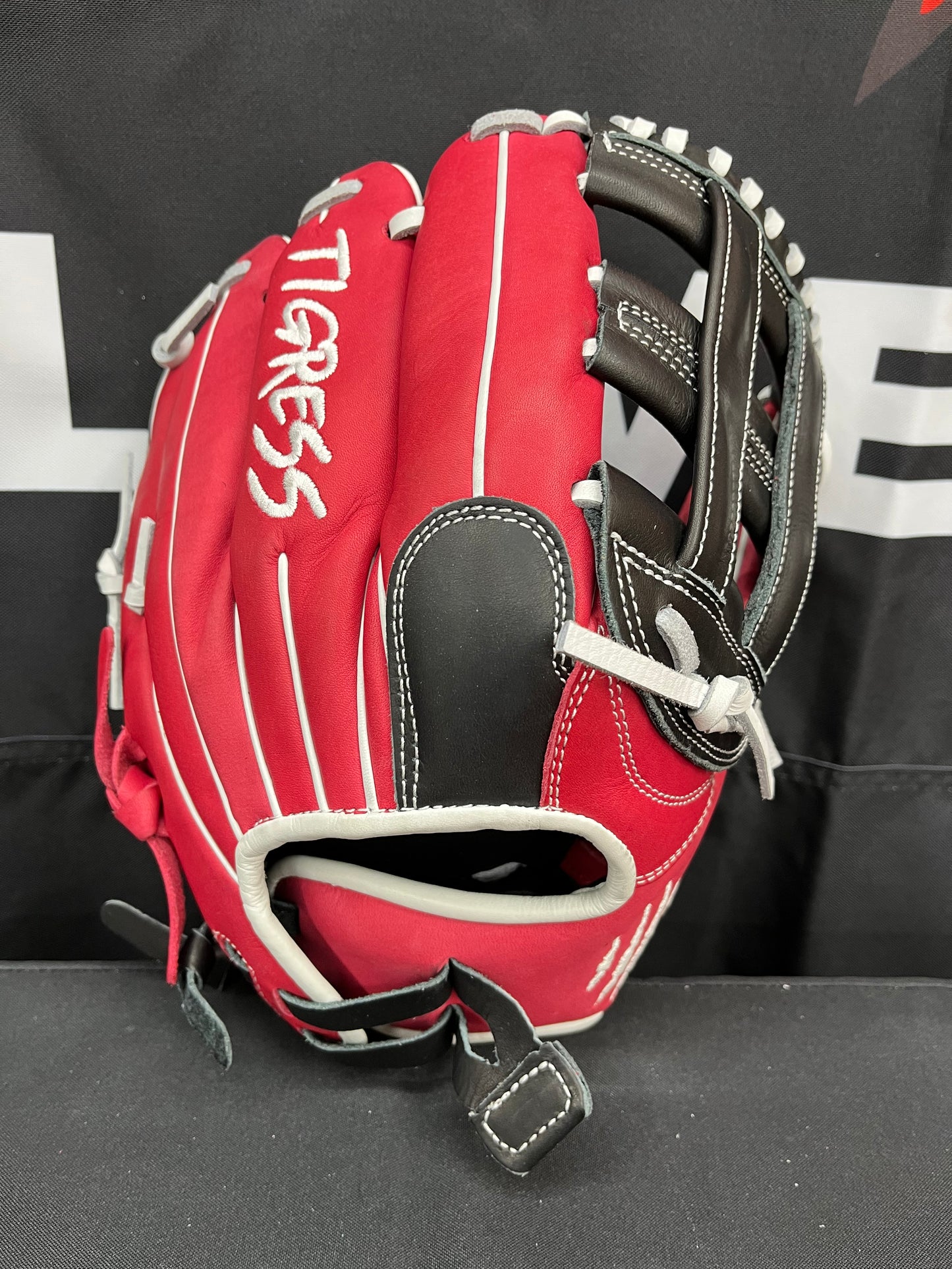 RHT CUB SERIES RED. BLACK, WHITE H-WEB