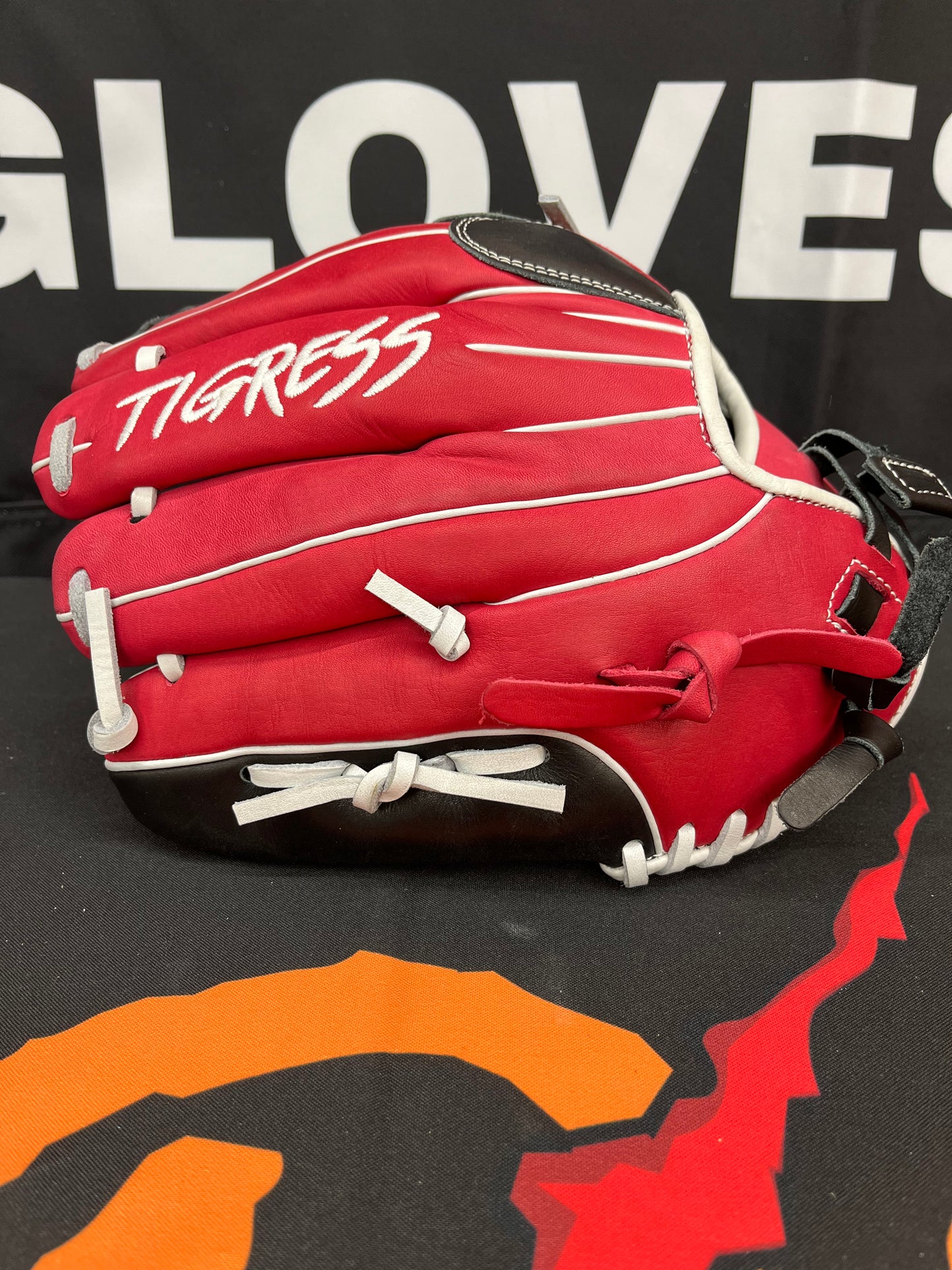 RHT CUB SERIES RED. BLACK, WHITE H-WEB