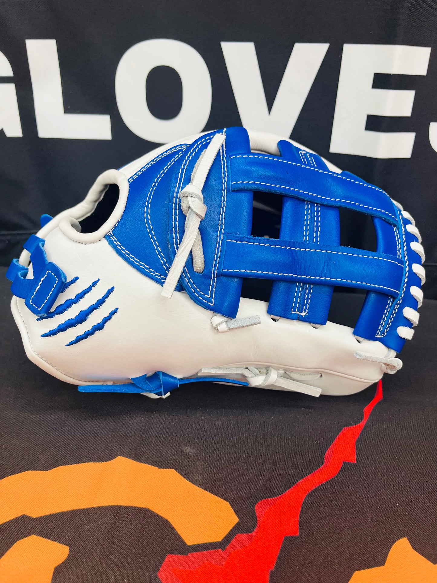 RHT CUB SERIES WHITE AND ROYAL BLUE CINCH