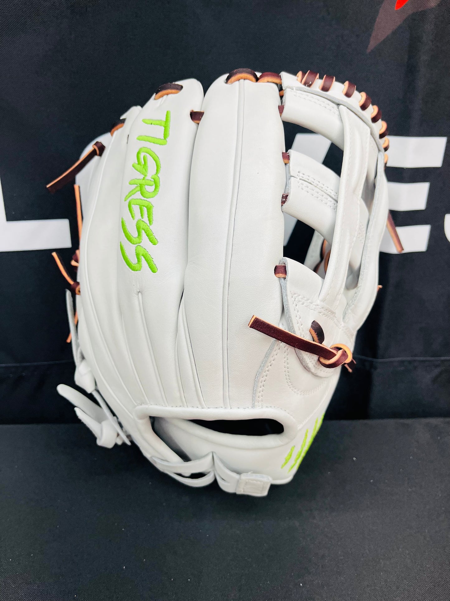 CUB SERIES RHT WHITE H-WEB JAGUAR BURGUNDY LACE NEON GREEN LOGO