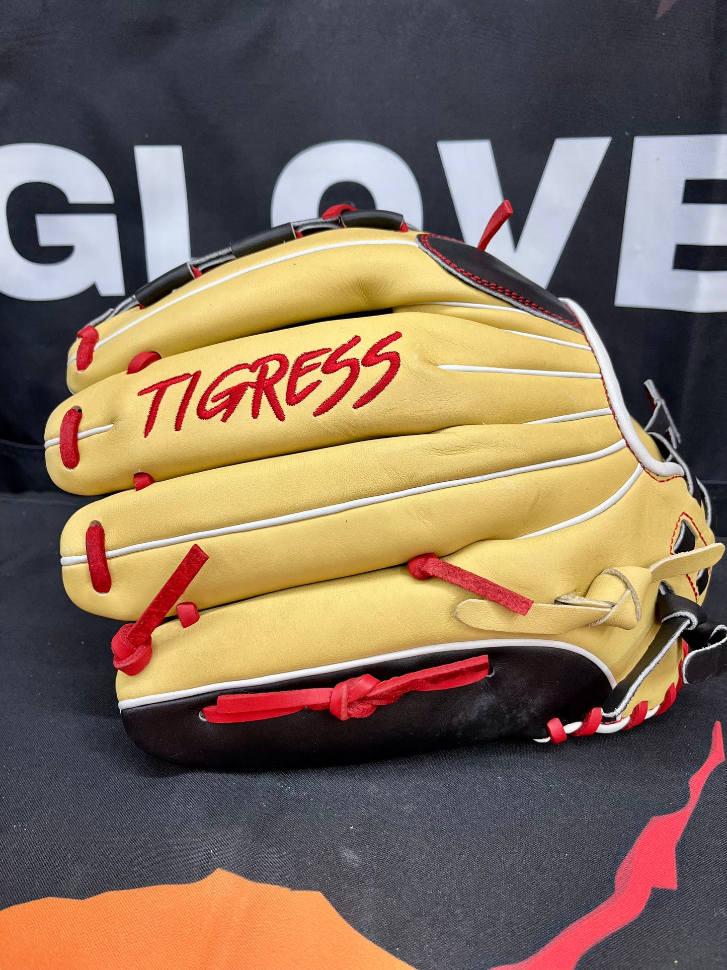 RHT PRO GRADE BASKET 2-LACE CAMEL/BLACK/RED