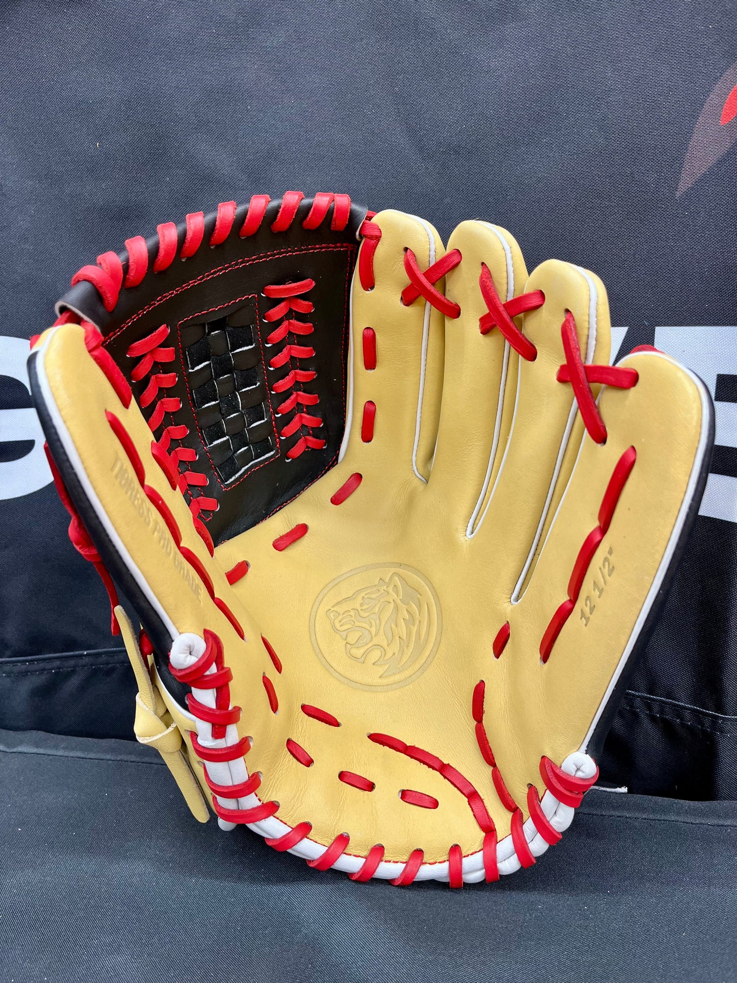 RHT PRO GRADE BASKET 2-LACE CAMEL/BLACK/RED
