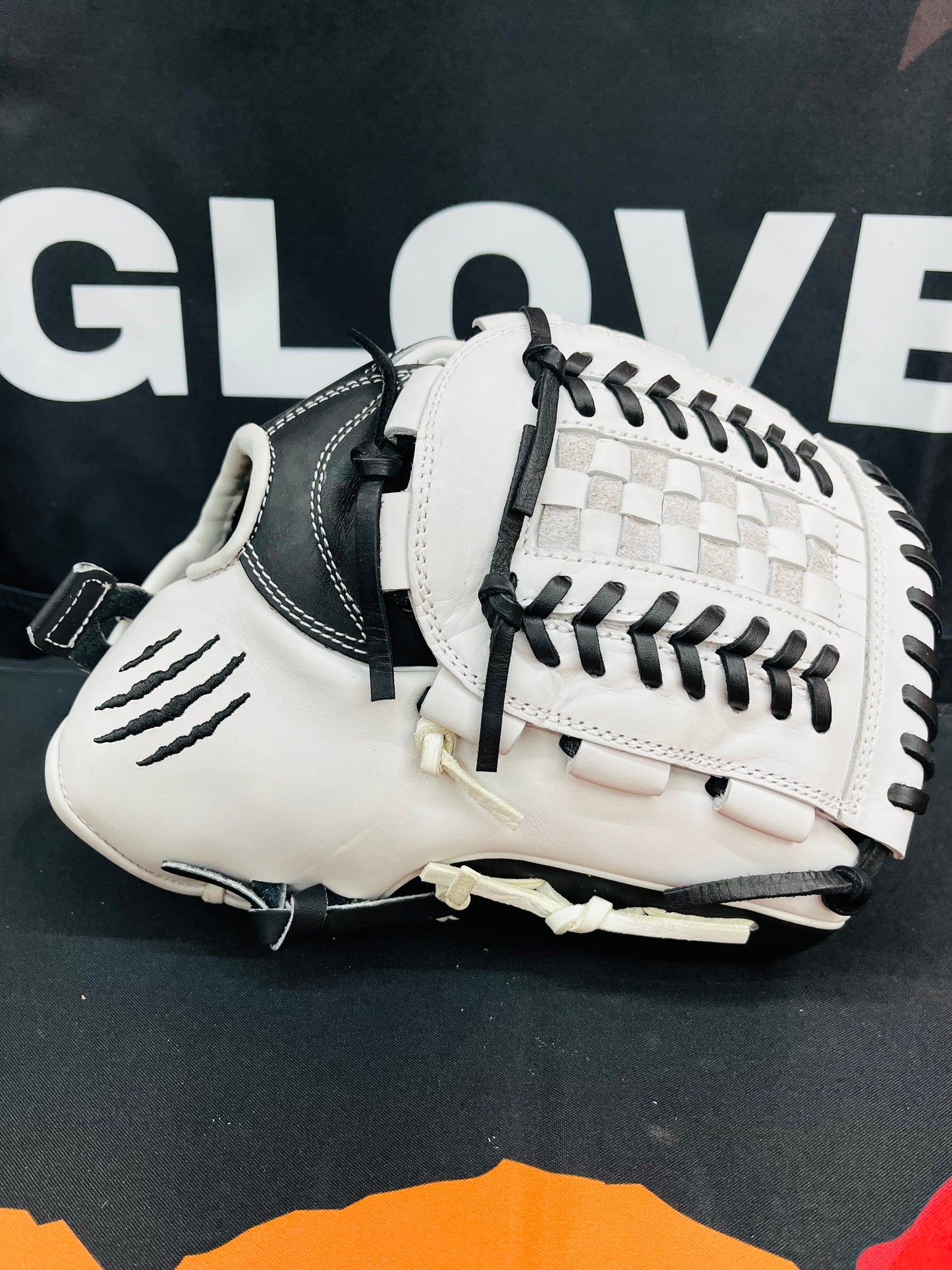 RHT PRO GRADE BASKET 2-LACE WEB WHITE/BLACK