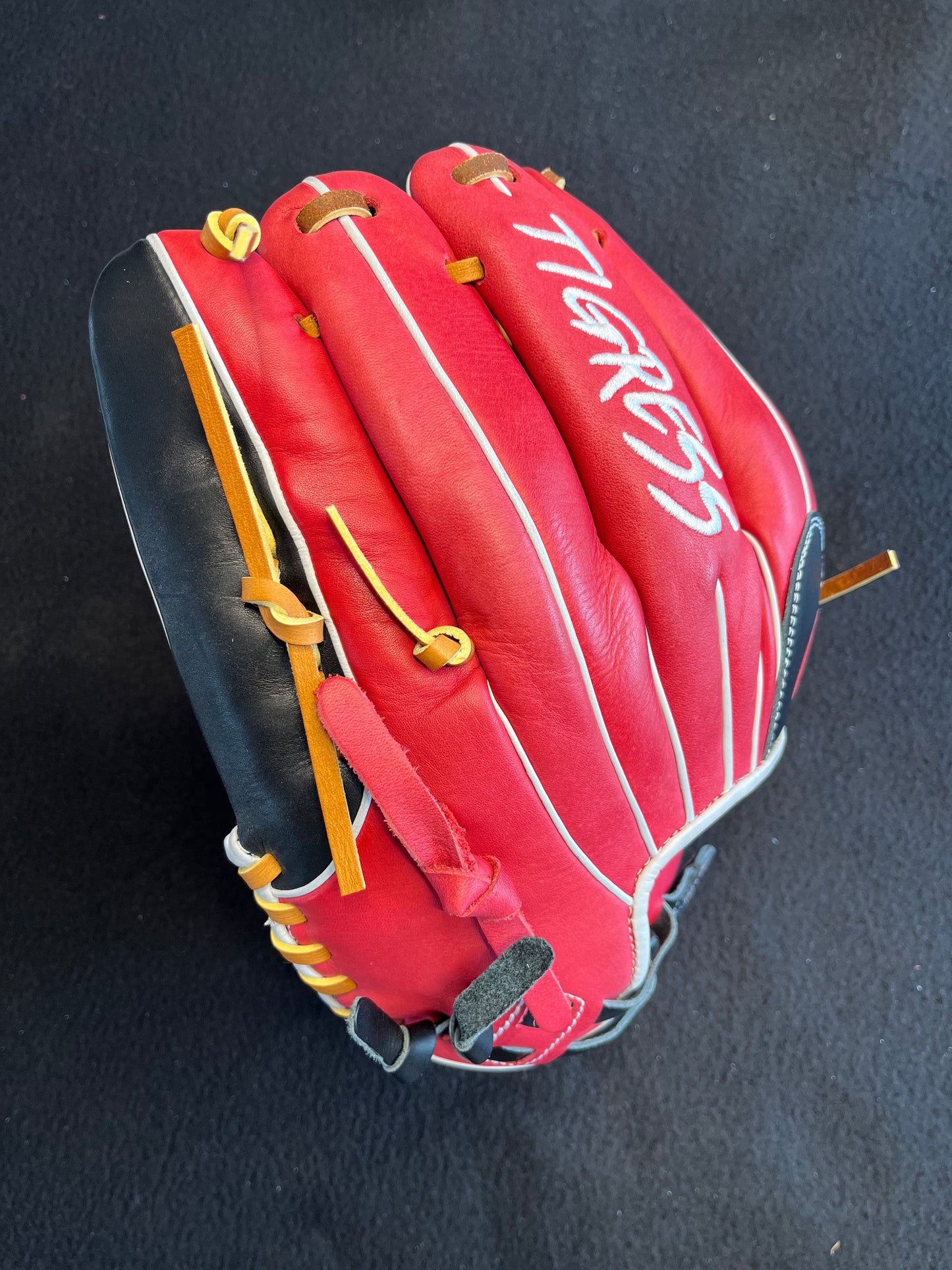 RHT CUB SERIES RED. BLACK, WHITE W/RAWHIDE LACE H-WEB
