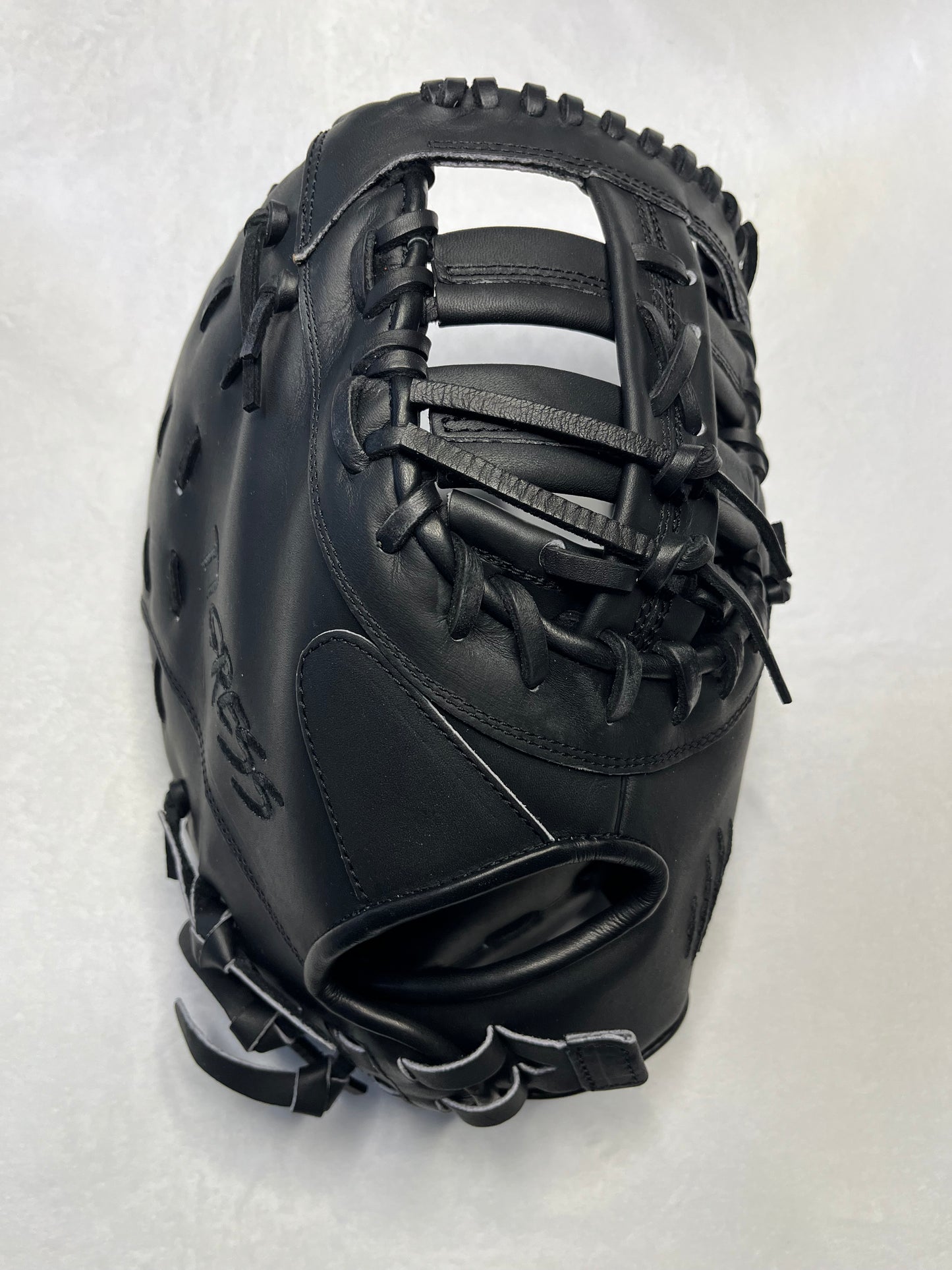 FIRST BASE MITT RHT BLACKOUT