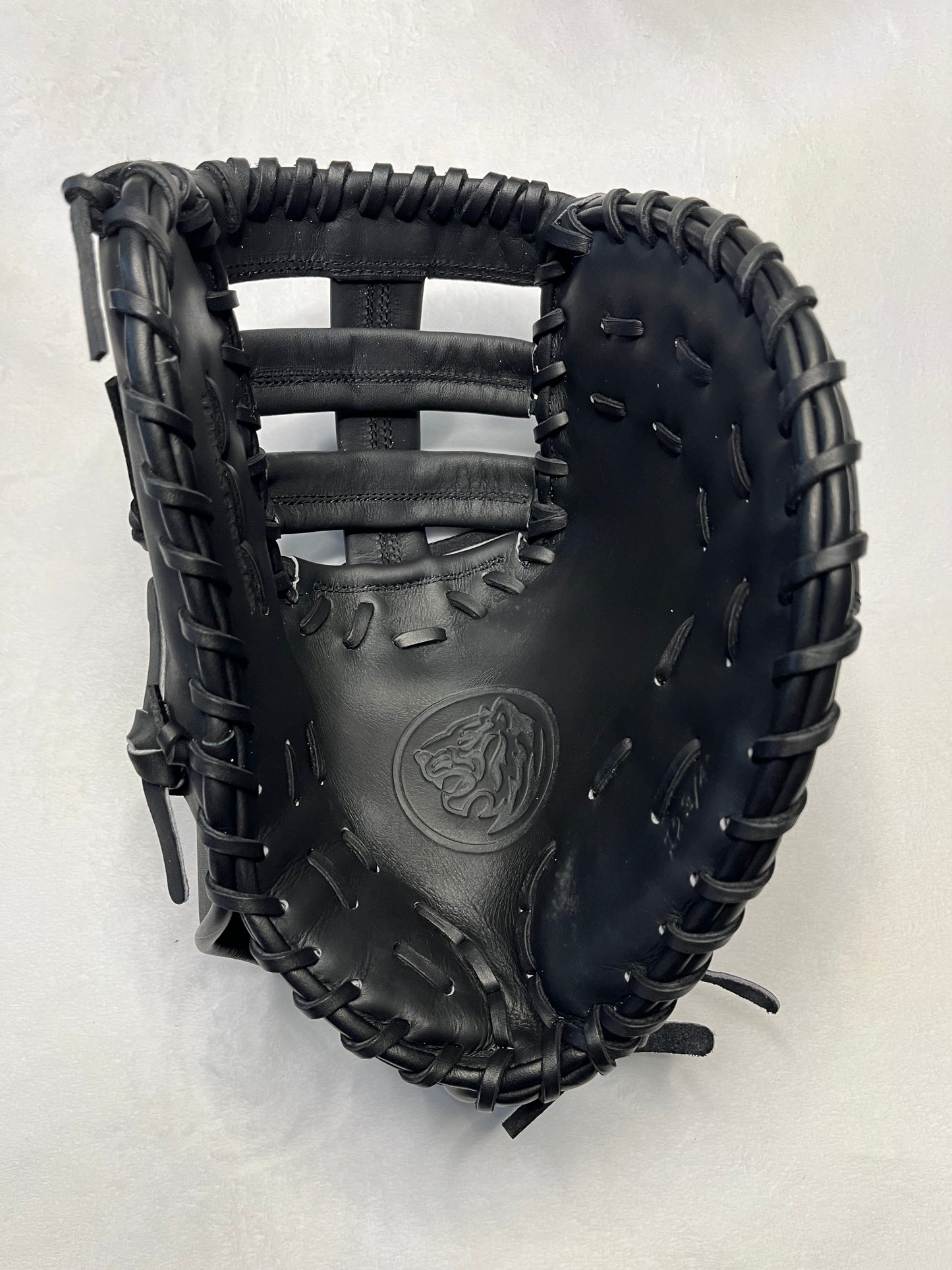 FIRST BASE MITT RHT BLACKOUT