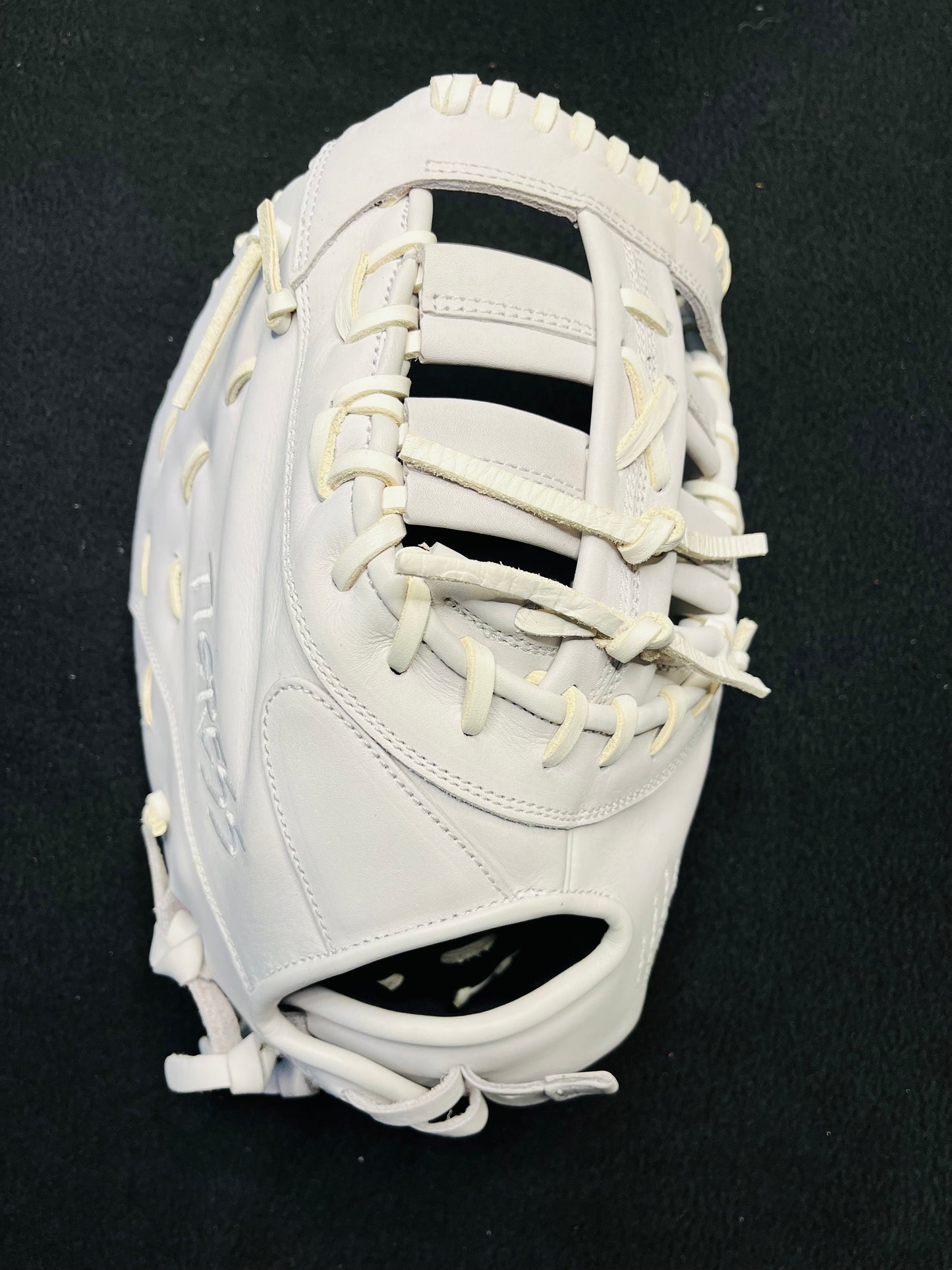 FIRST BASE MITT RHT WHITEOUT