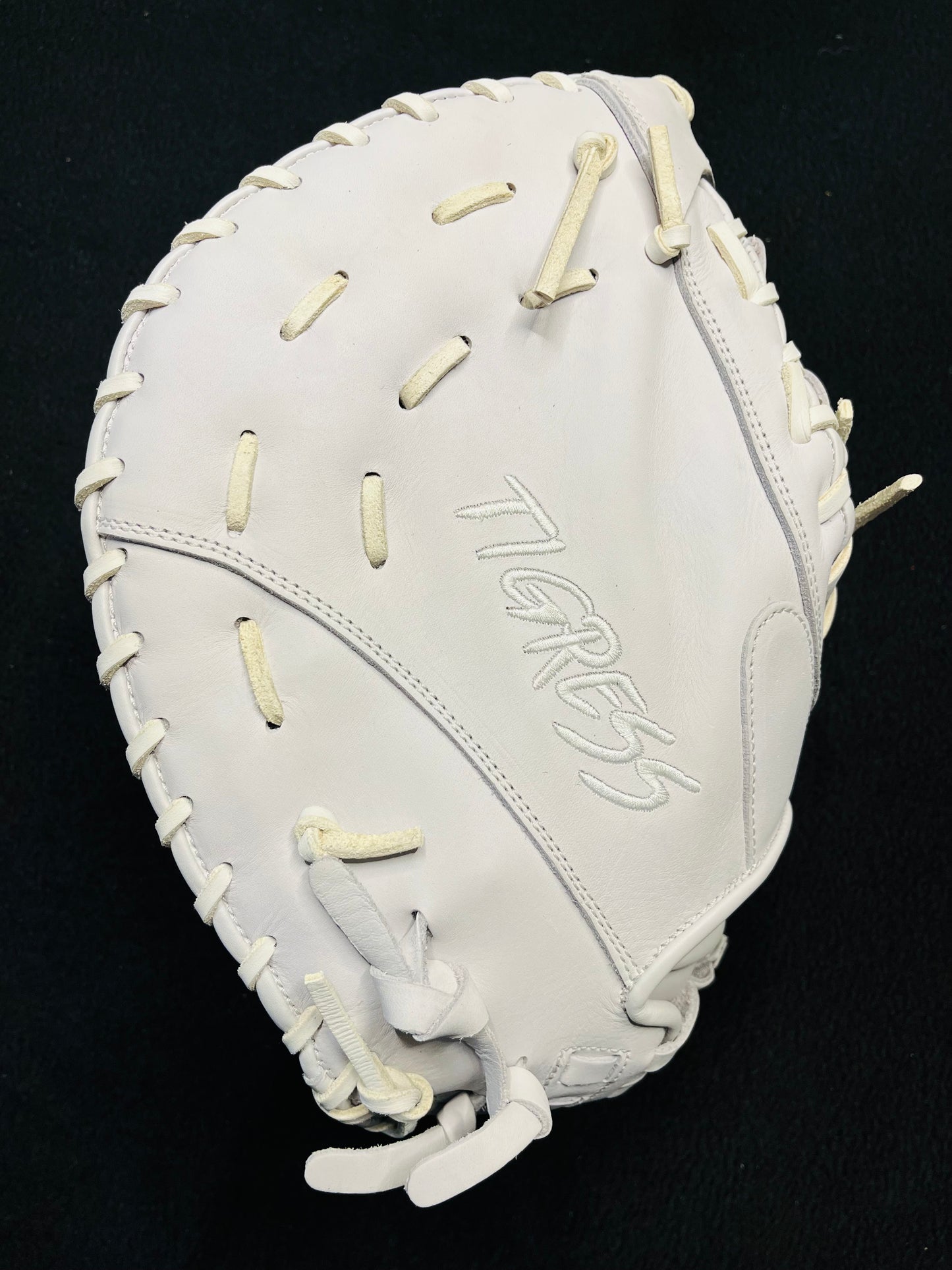 FIRST BASE MITT RHT WHITEOUT
