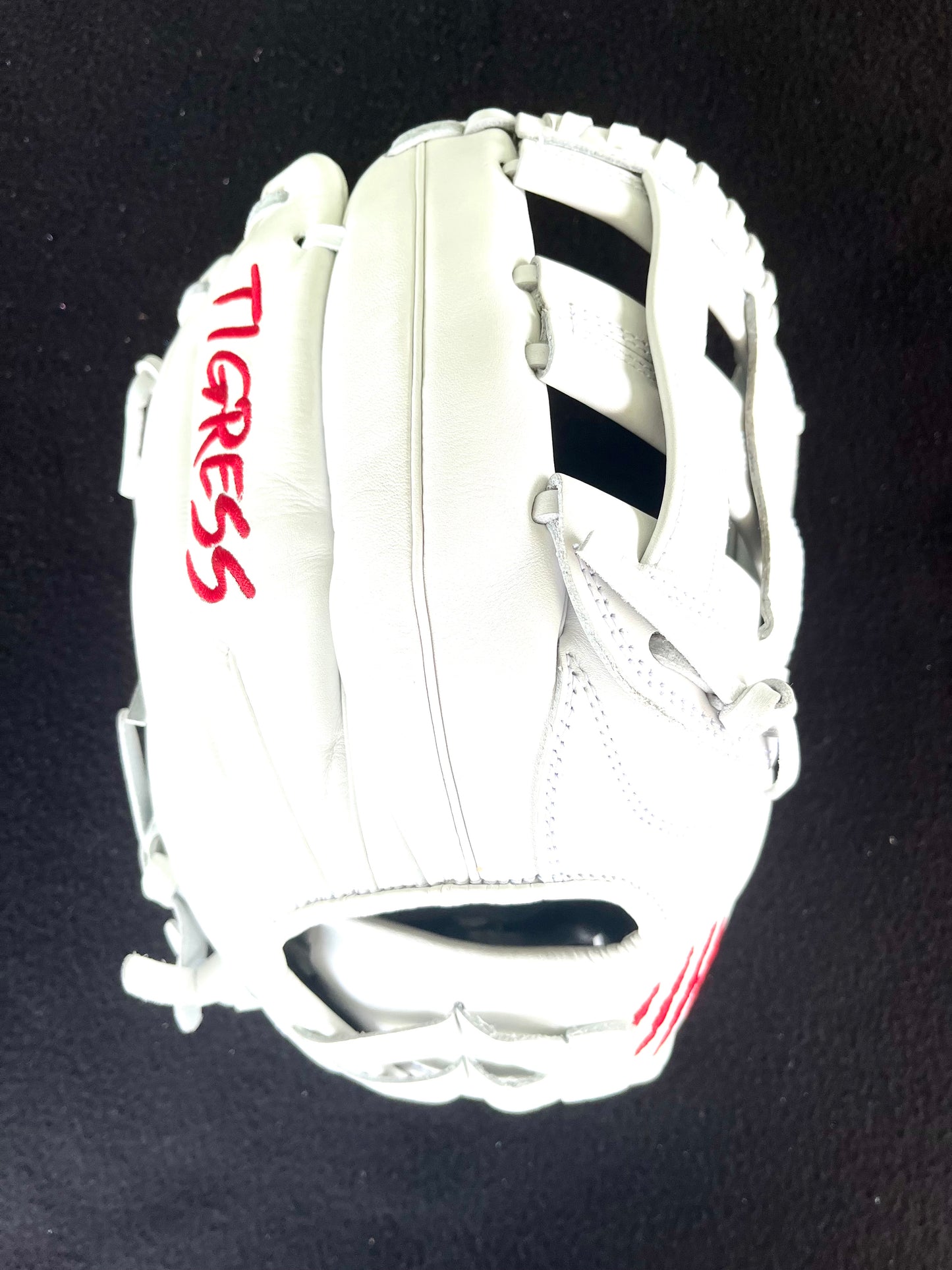 CUB SERIES RHT WHITE H-WEB RED LOGO