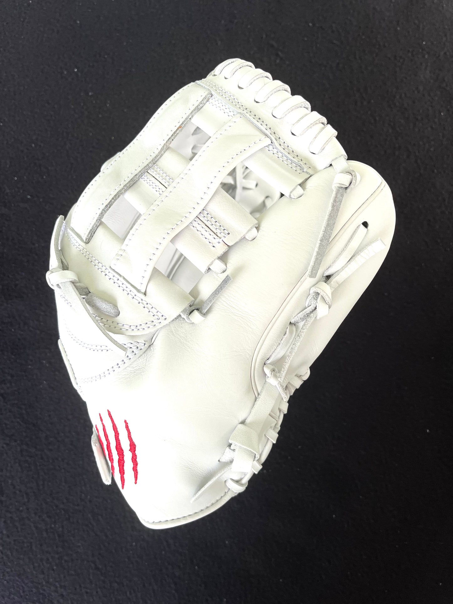 CUB SERIES RHT WHITE H-WEB RED LOGO
