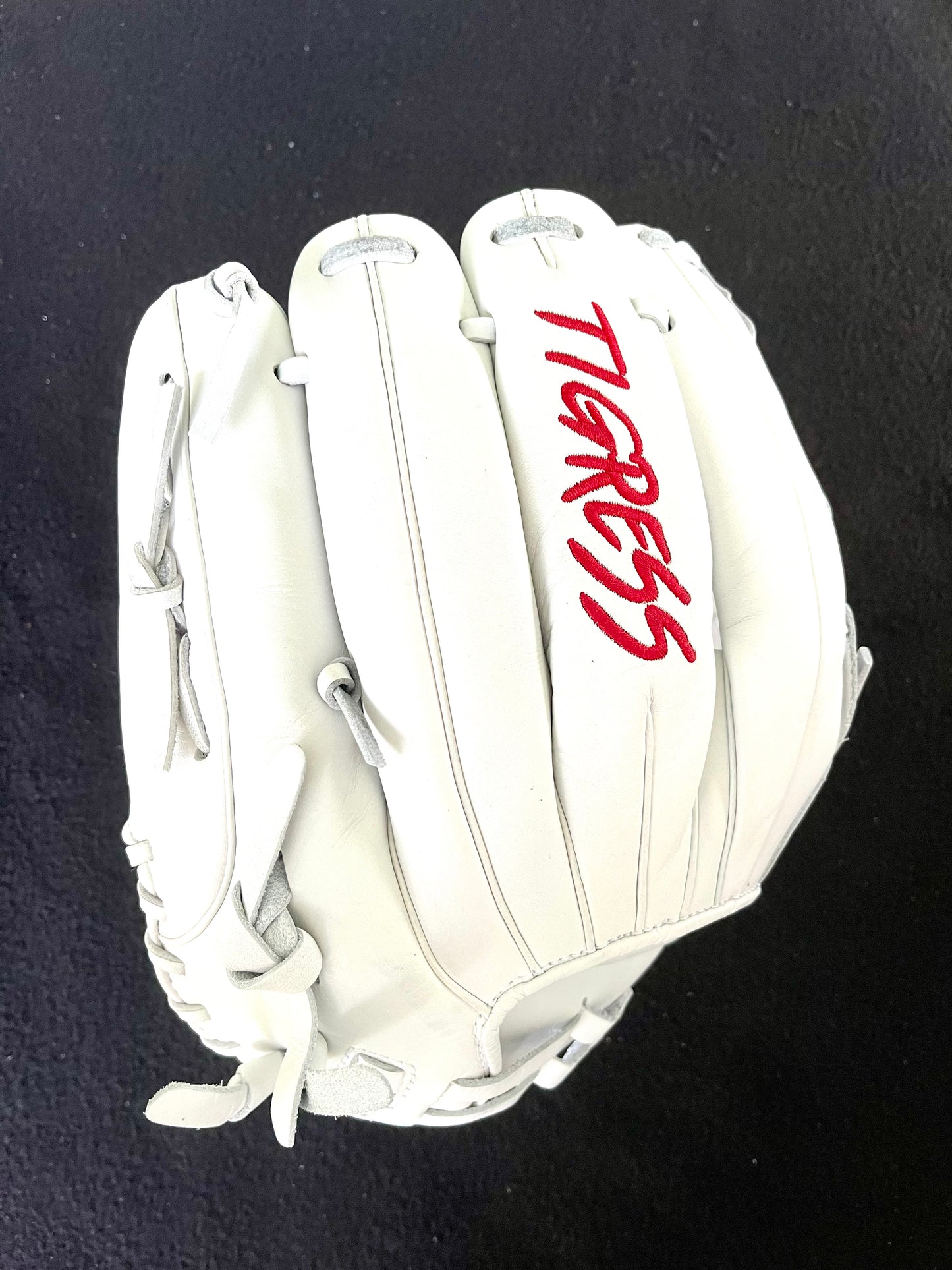 CUB SERIES RHT WHITE H-WEB RED LOGO