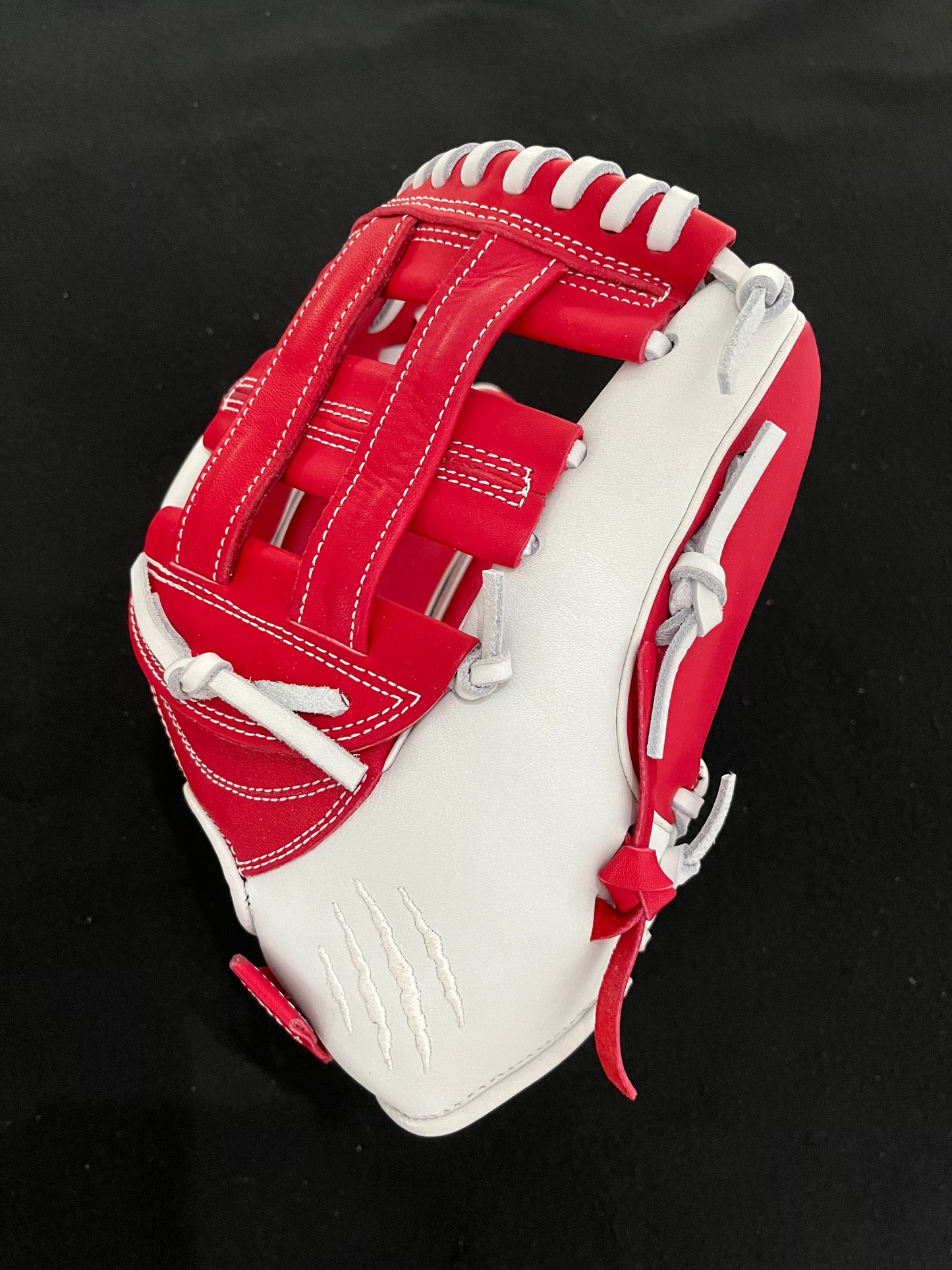 CUB SERIES RHT WHITE AND RED CINCH