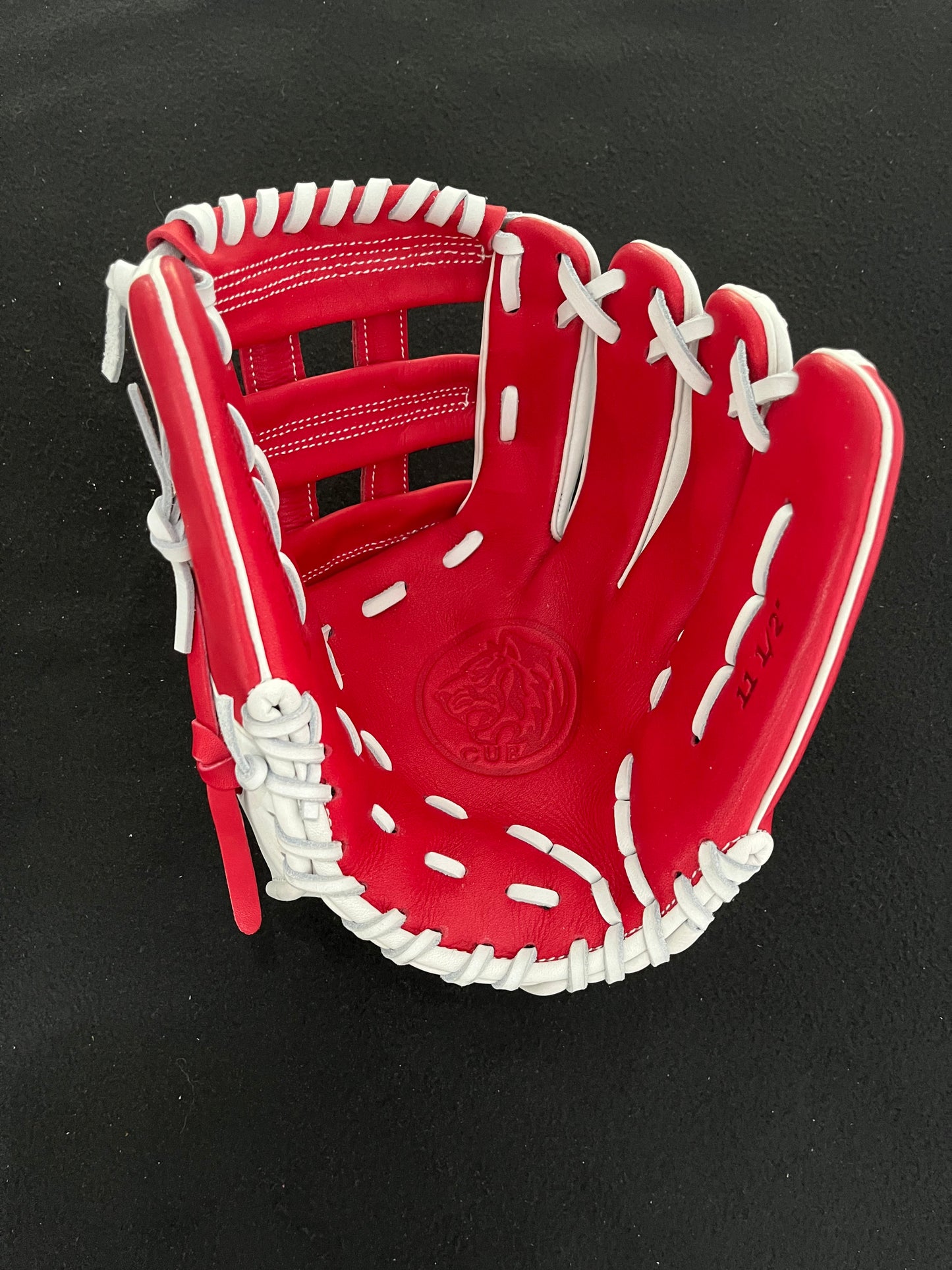 CUB SERIES RHT WHITE AND RED CINCH