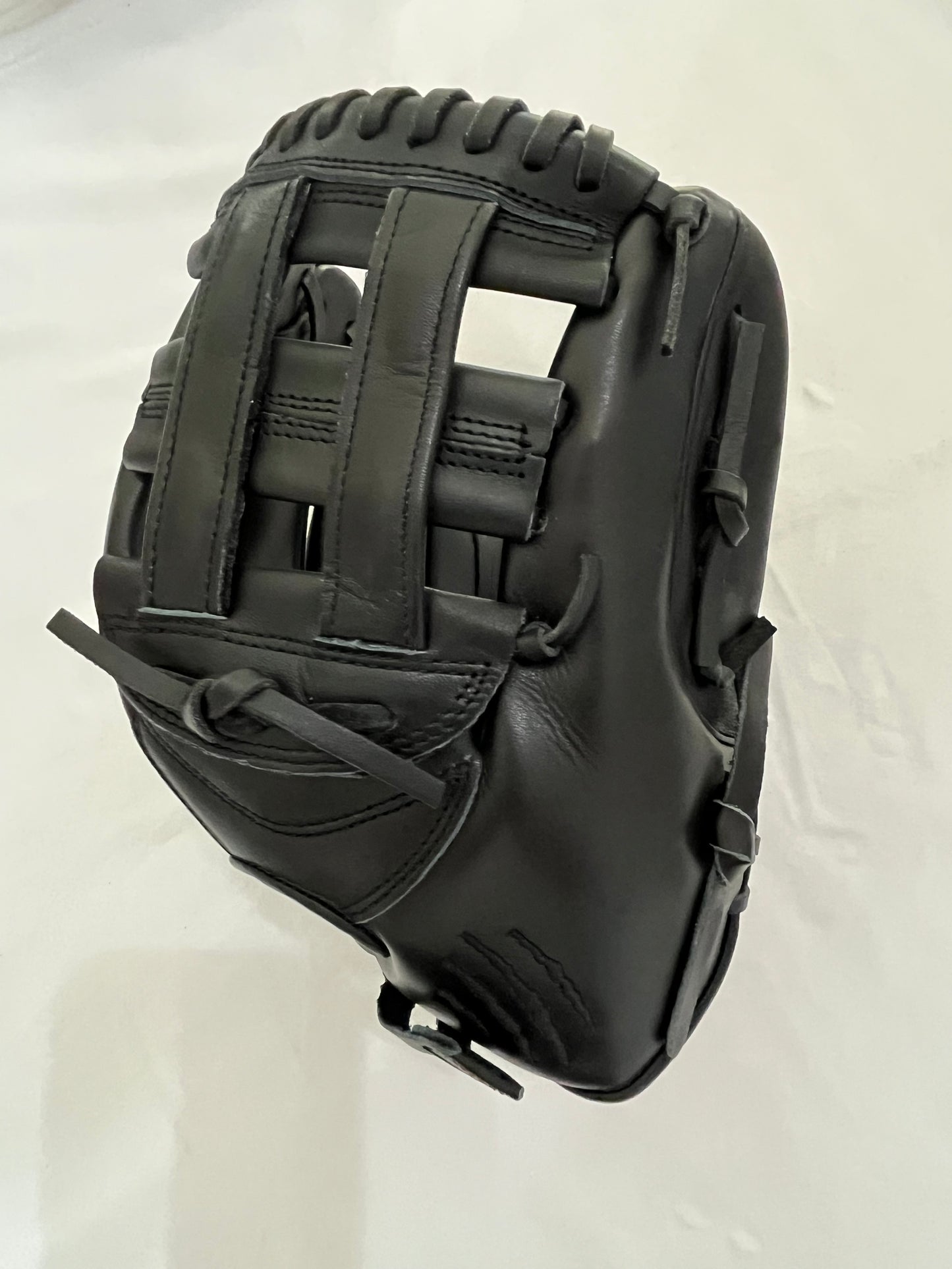 CUB SERIES RHT BLACKOUT H-WEB