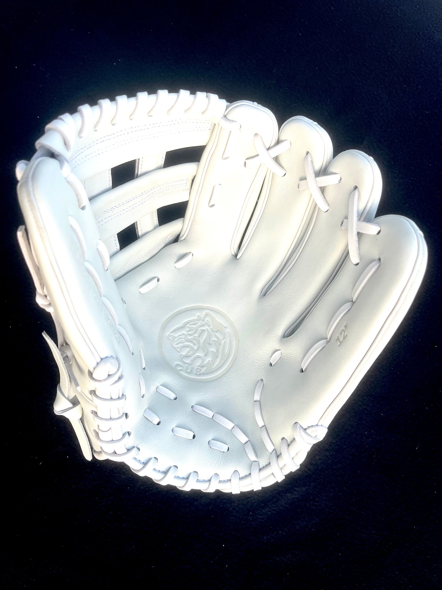 CUB SERIES WHITE H-WEB PURPLE LOGO