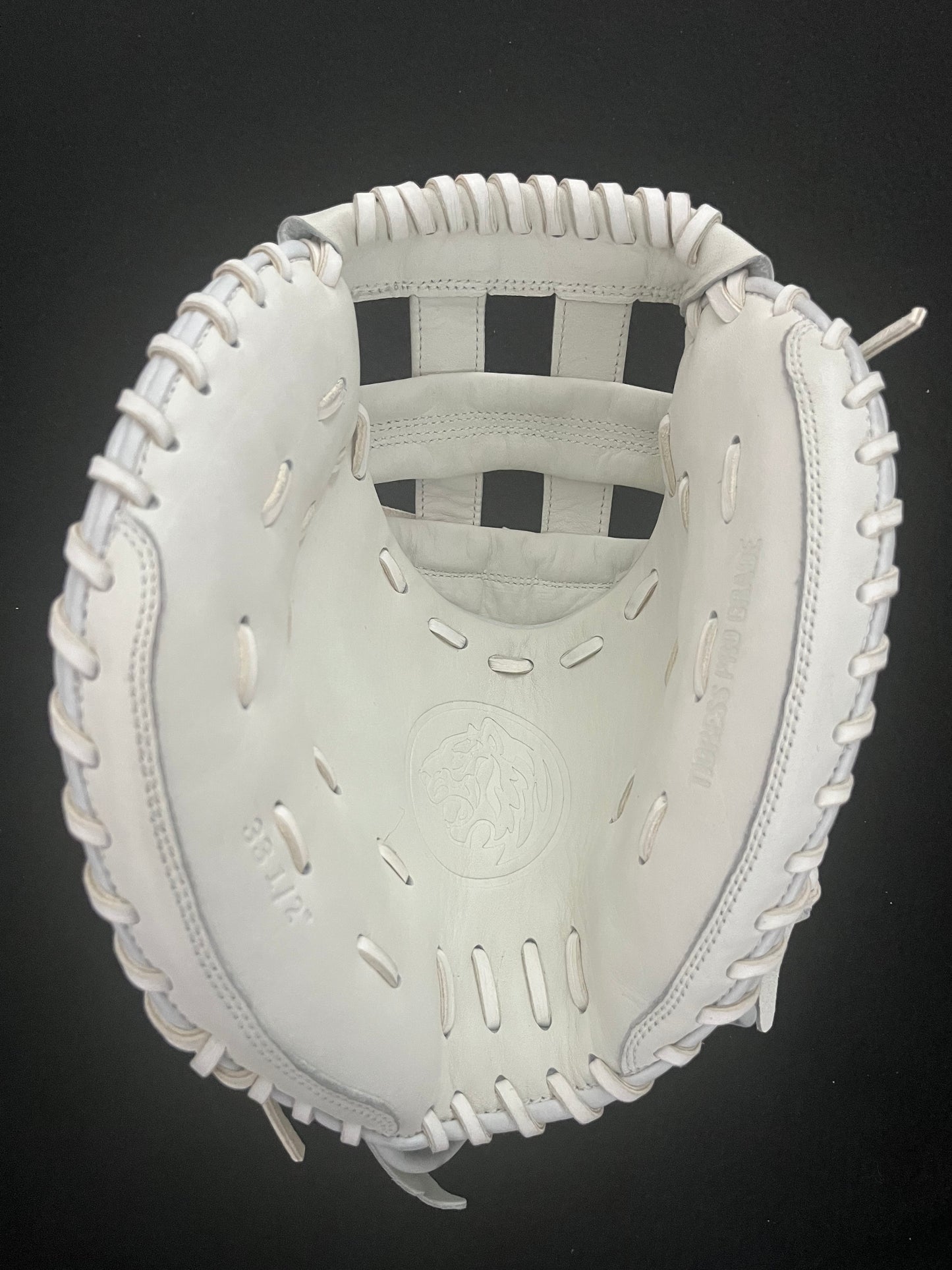 PRO GRADE LEFT HAND THROW CATCHER'S MITT