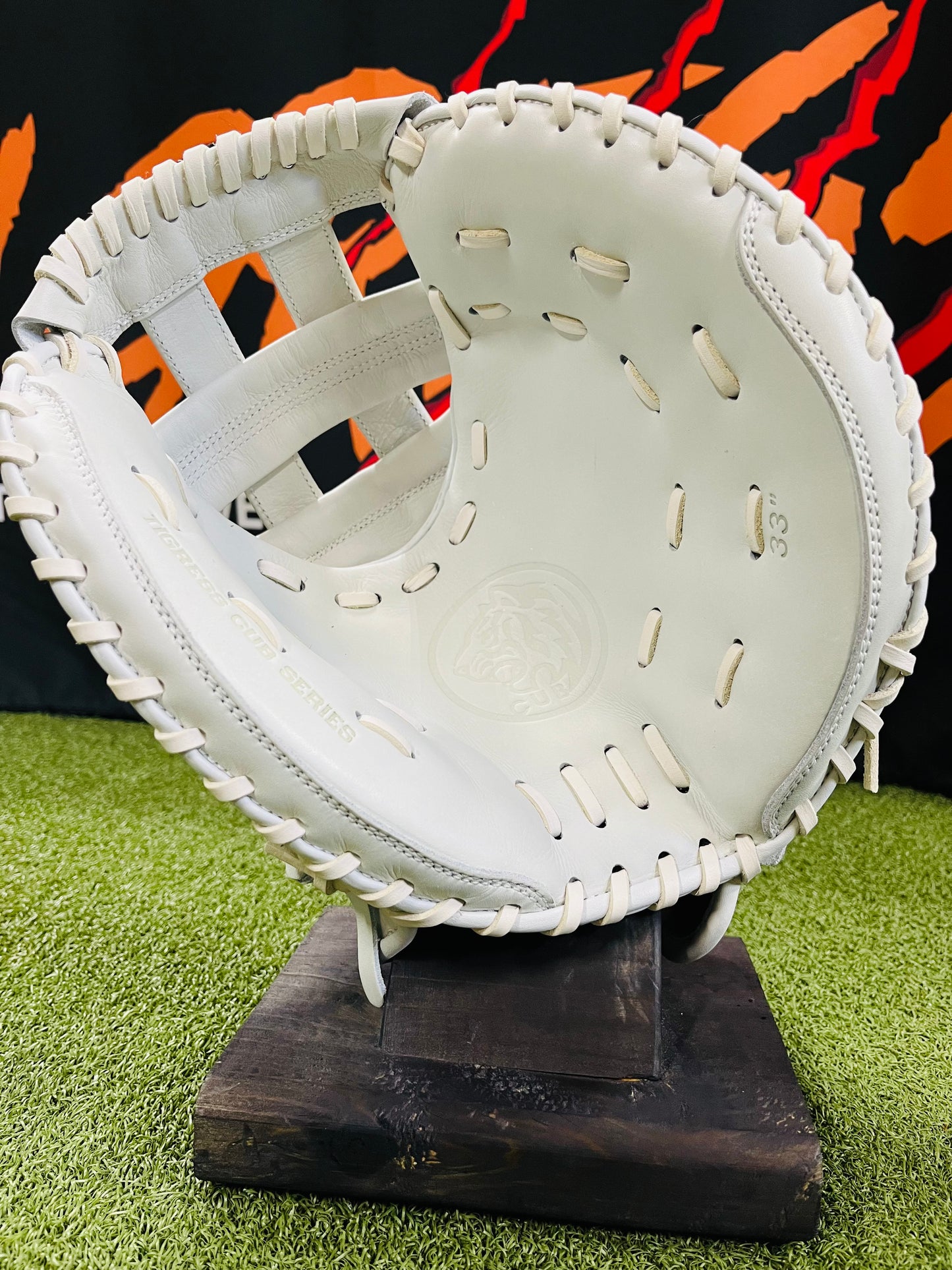 CUB 33" CATCHER'S MITT WHITE WITH WHITE LOGO