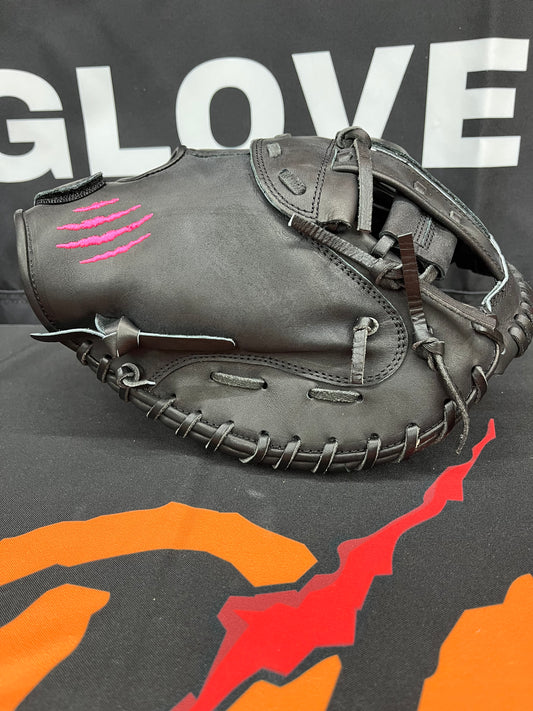 CUB 33" CATCHER'S MITT RHT BLACK WITH PINK LOGO