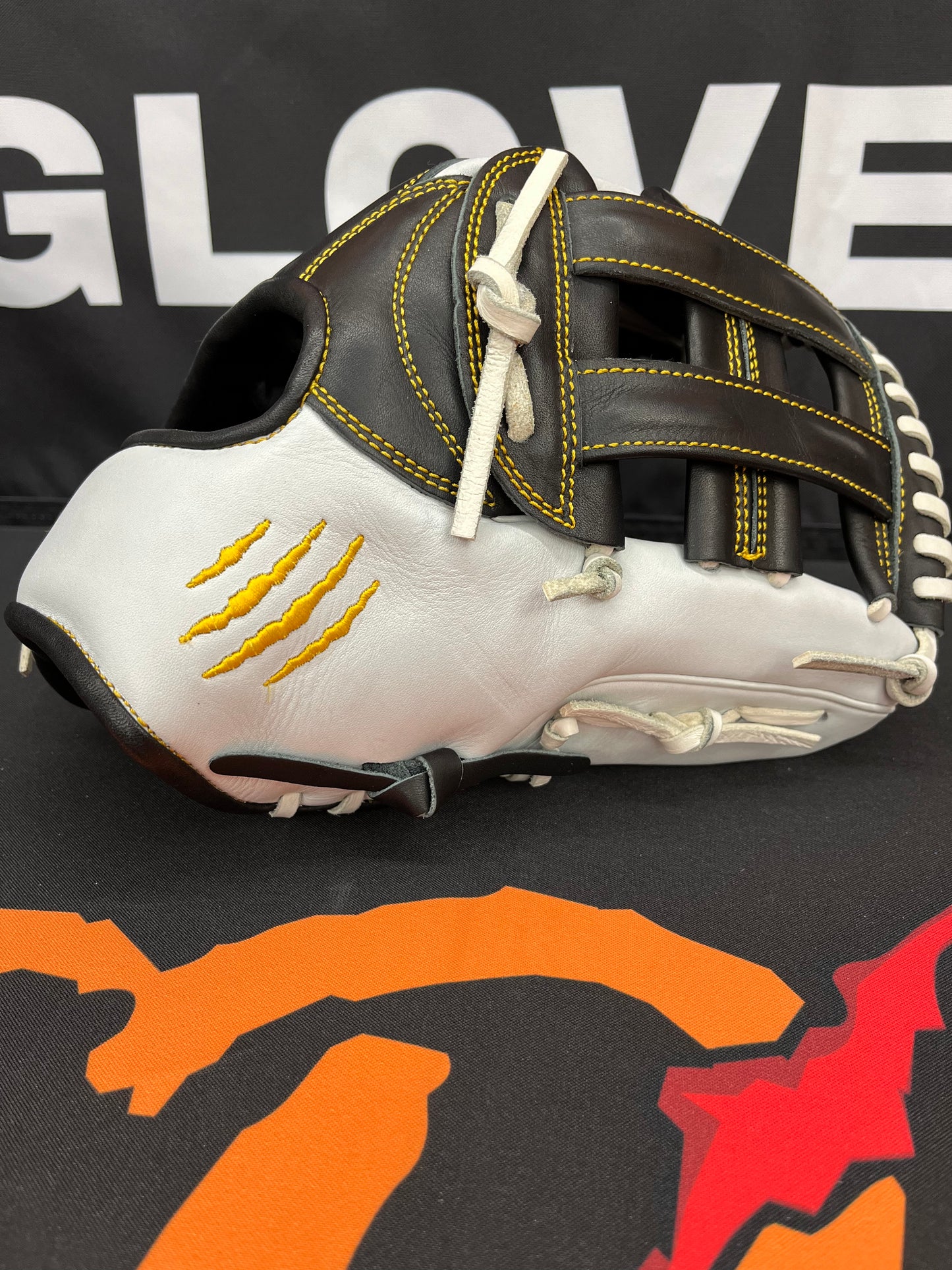 PRO KIP RHT H-WEB WHITE, BLACK AND GOLD