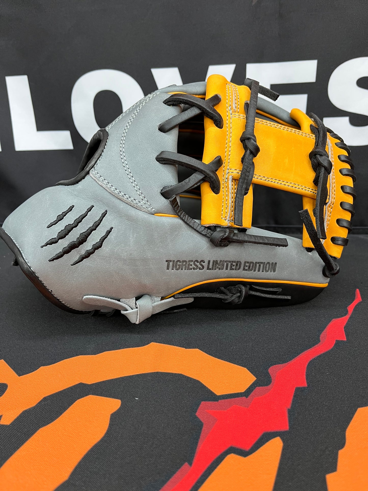 TRADITION SERIES GRAY, ORANGE AND BLACK I-WEB