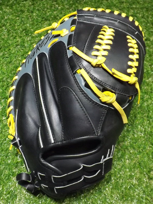 PRO GRADE 33" CATCHERS MITT, BLACK, GREY AND LEMON, TWIN LADDER, RHT