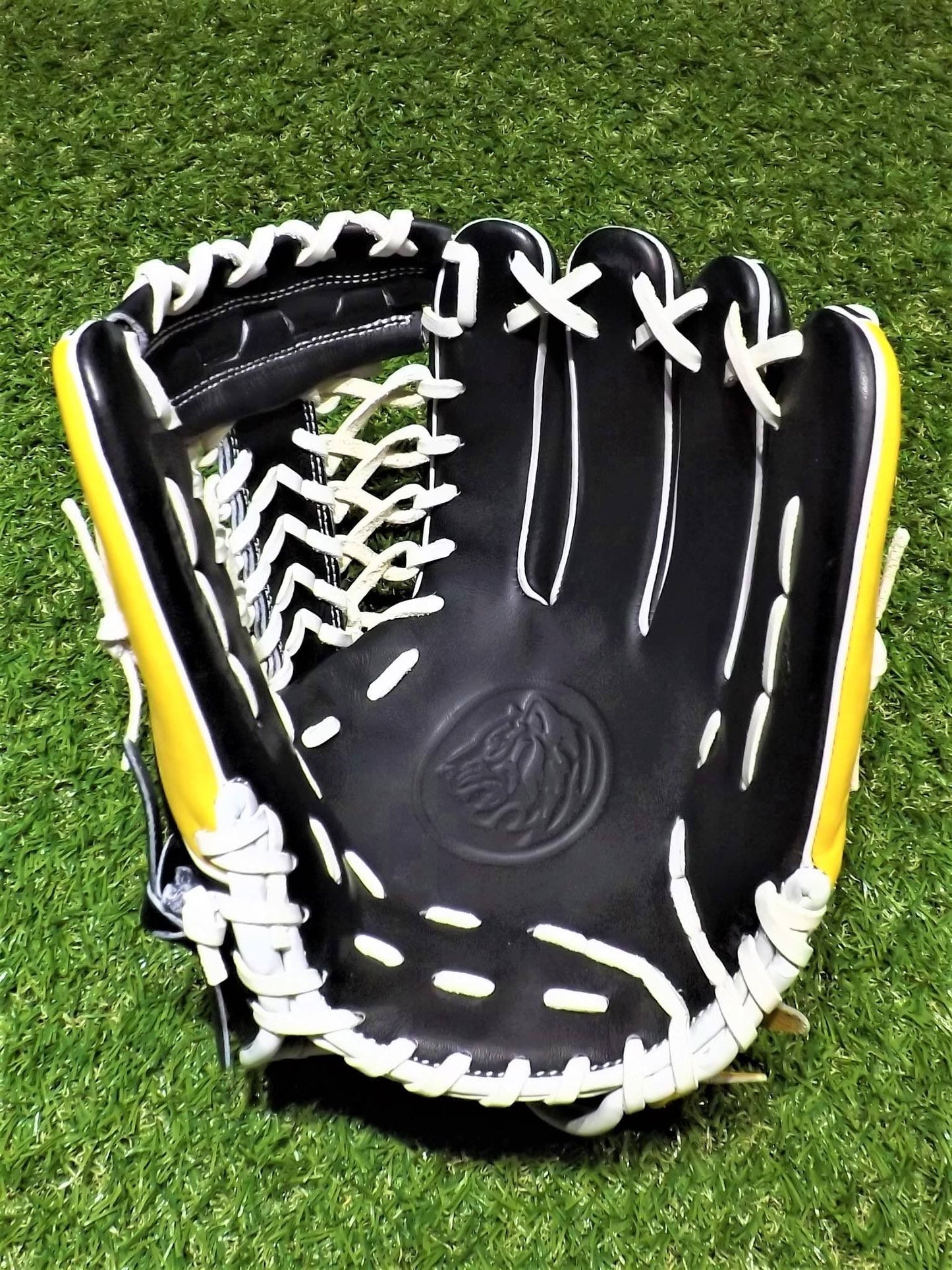 RHT 11.5" B-15 WEB BLACK, WHITE AND YELLOW CINCH WRIST