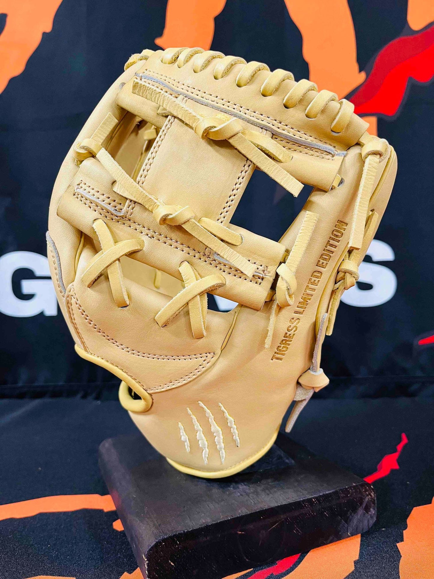 TRADITION SERIES CAMEL I-WEB PRO SELECT LTD. 11.5"