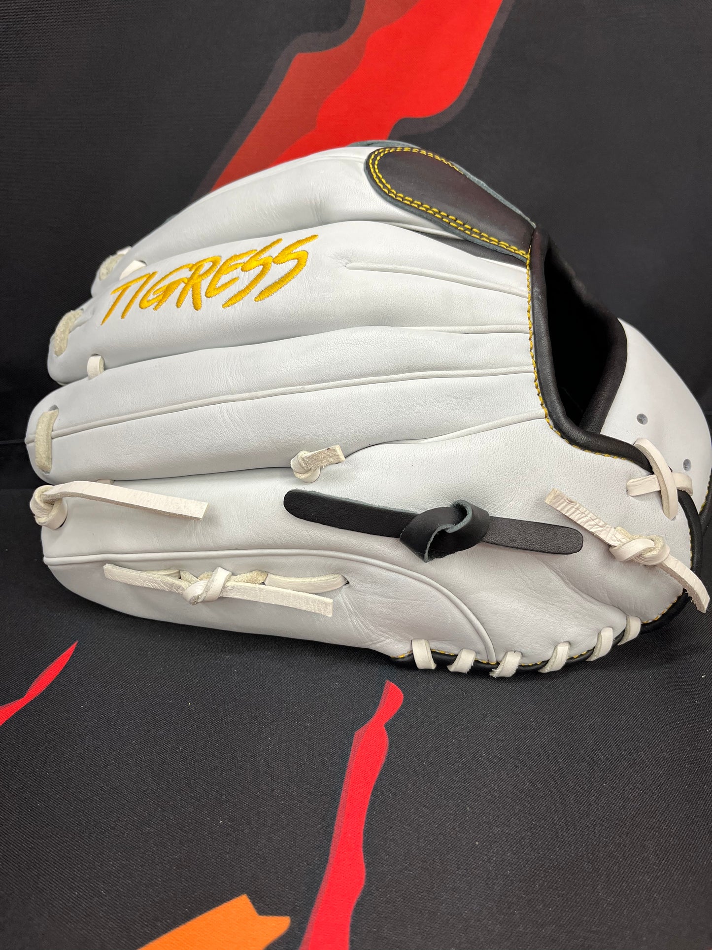 PRO KIP RHT H-WEB WHITE, BLACK AND GOLD