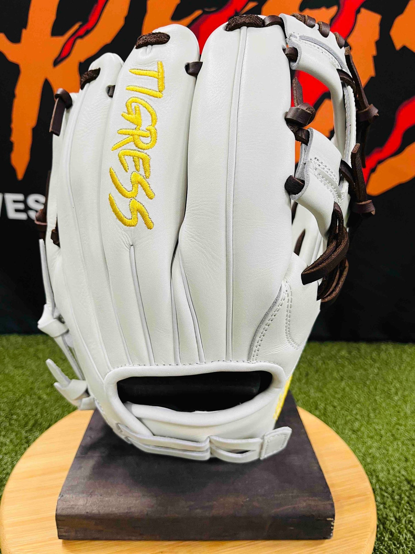 PRO KIP RHT I-WEB WHITE, YELLOW AND DARK BROWN