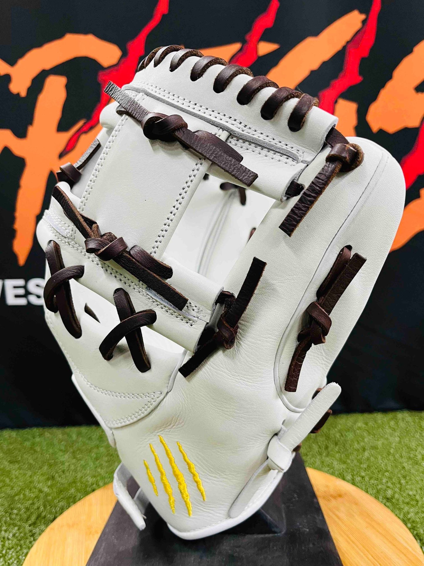 PRO KIP RHT I-WEB WHITE, YELLOW AND DARK BROWN