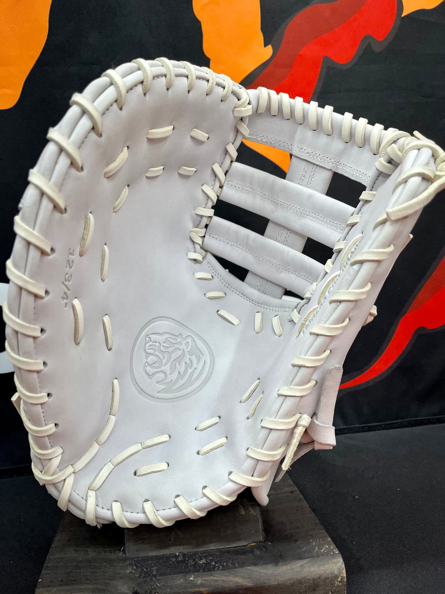 LHT FIRST BASE MITT, WHITE, PINK LOGO, CINCH WRIST 12.75