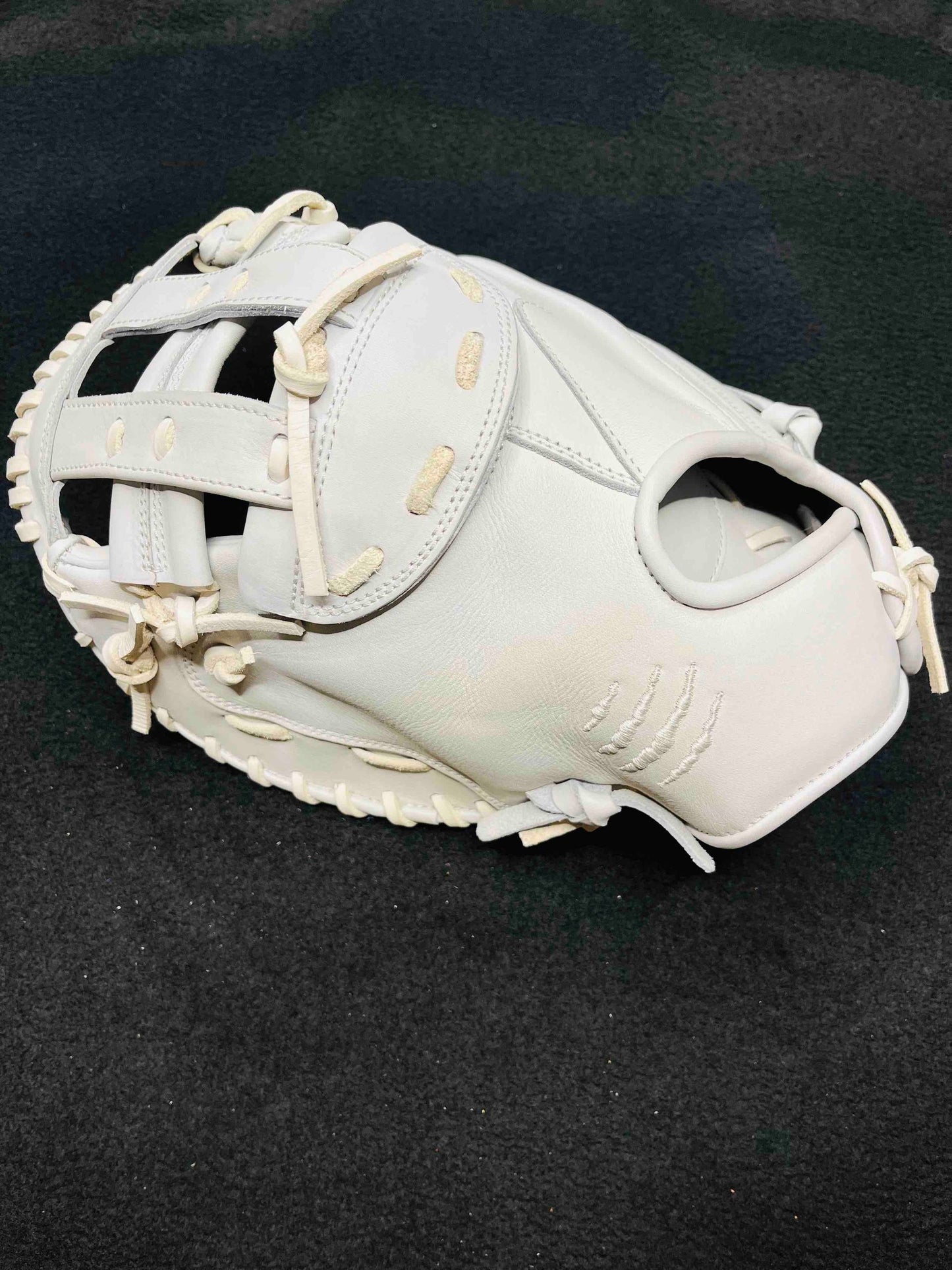 PRO GRADE LEFT HAND THROW CATCHER'S MITT