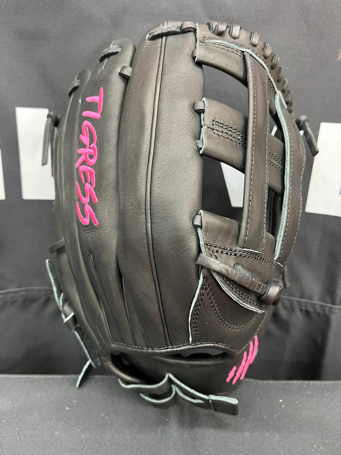 PRO KIP RHT H-WEB BLACK AND PINK