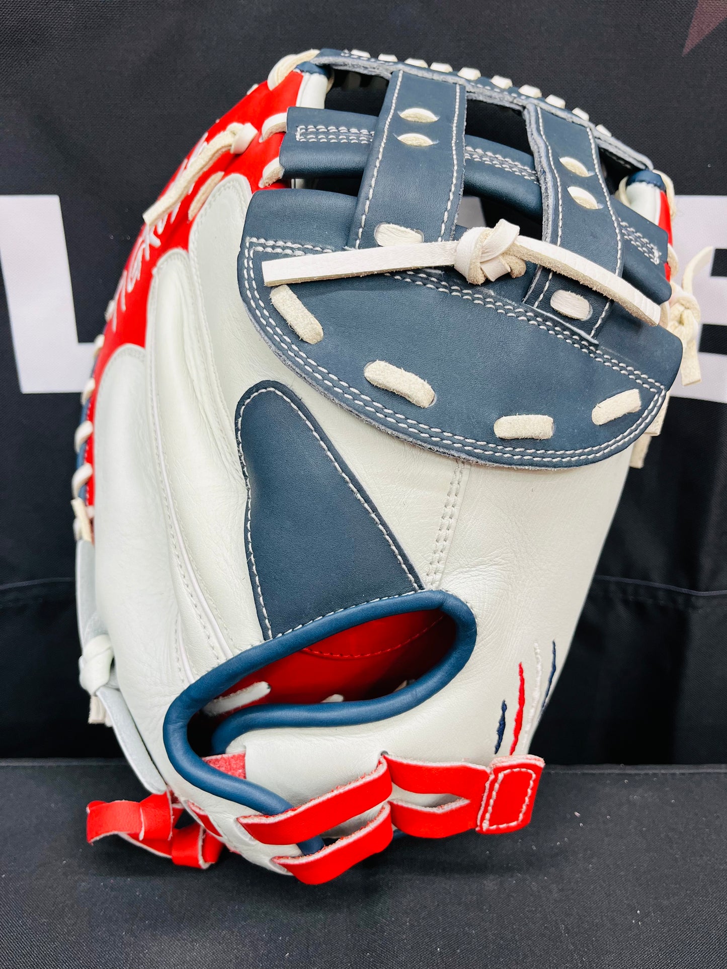 34" PRO GRADE RHT CATCHER'S MITT R/W/B CINCH