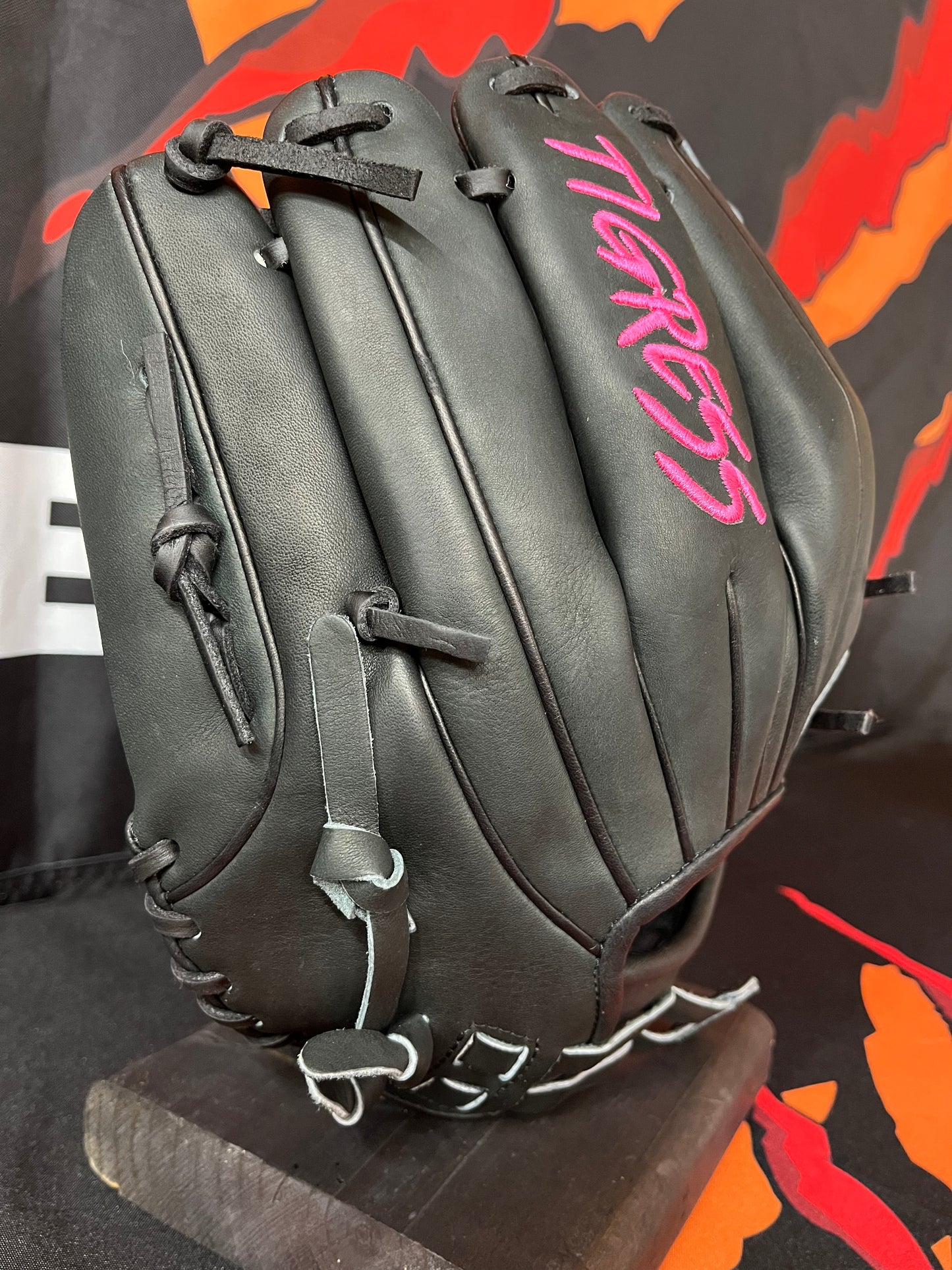 PRO KIP RHT T-LACE BLACK AND PINK