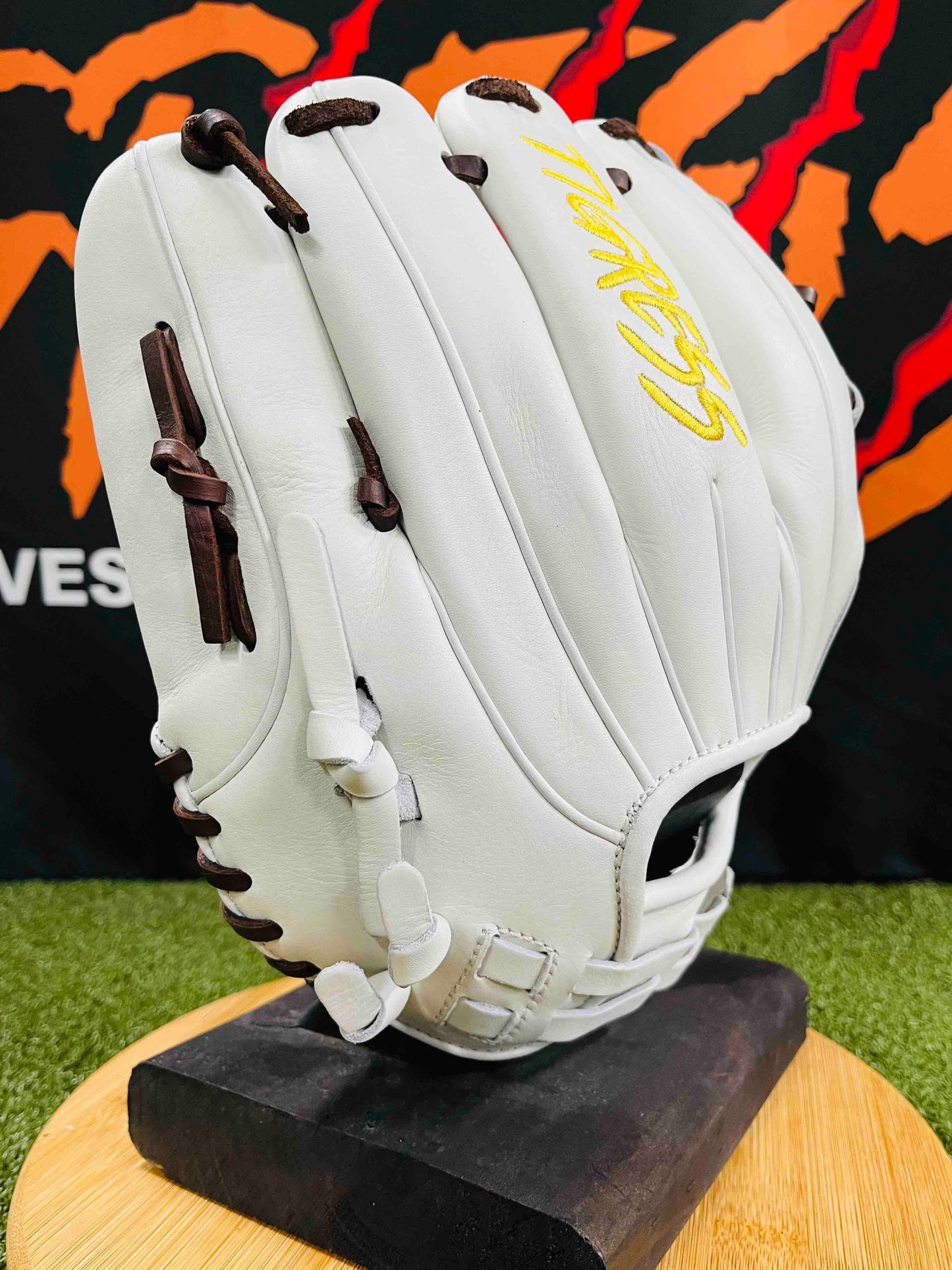 PRO KIP RHT I-WEB WHITE, YELLOW AND DARK BROWN