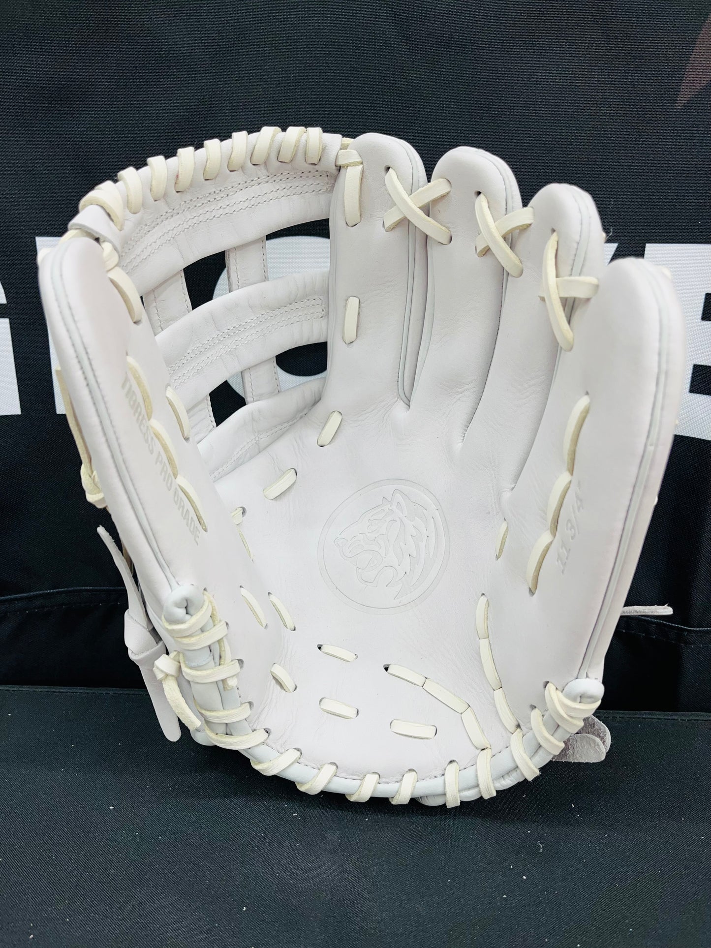 PRO GRADE WHITEOUT USA STEERHIDE H-WEB