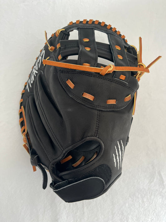 CUB 33" CATCHER'S MITT RHT BLACK TAN LACE WITH WHITE LOGO