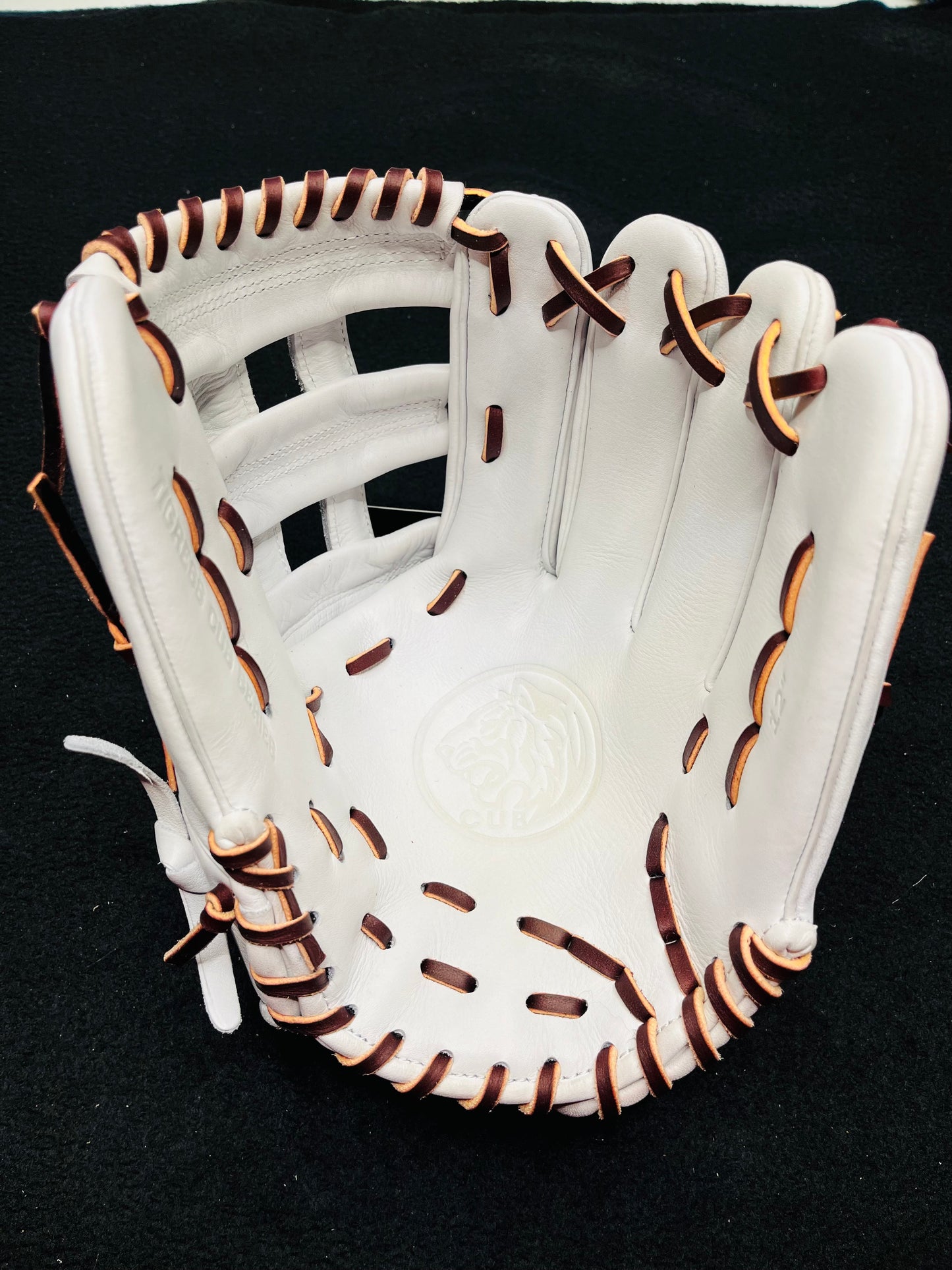 CUB SERIES RHT WHITE WITH JAGUAR BURGUNDY LACE PREORDER*