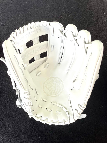CUB SERIES RHT WHITE H-WEB RED LOGO
