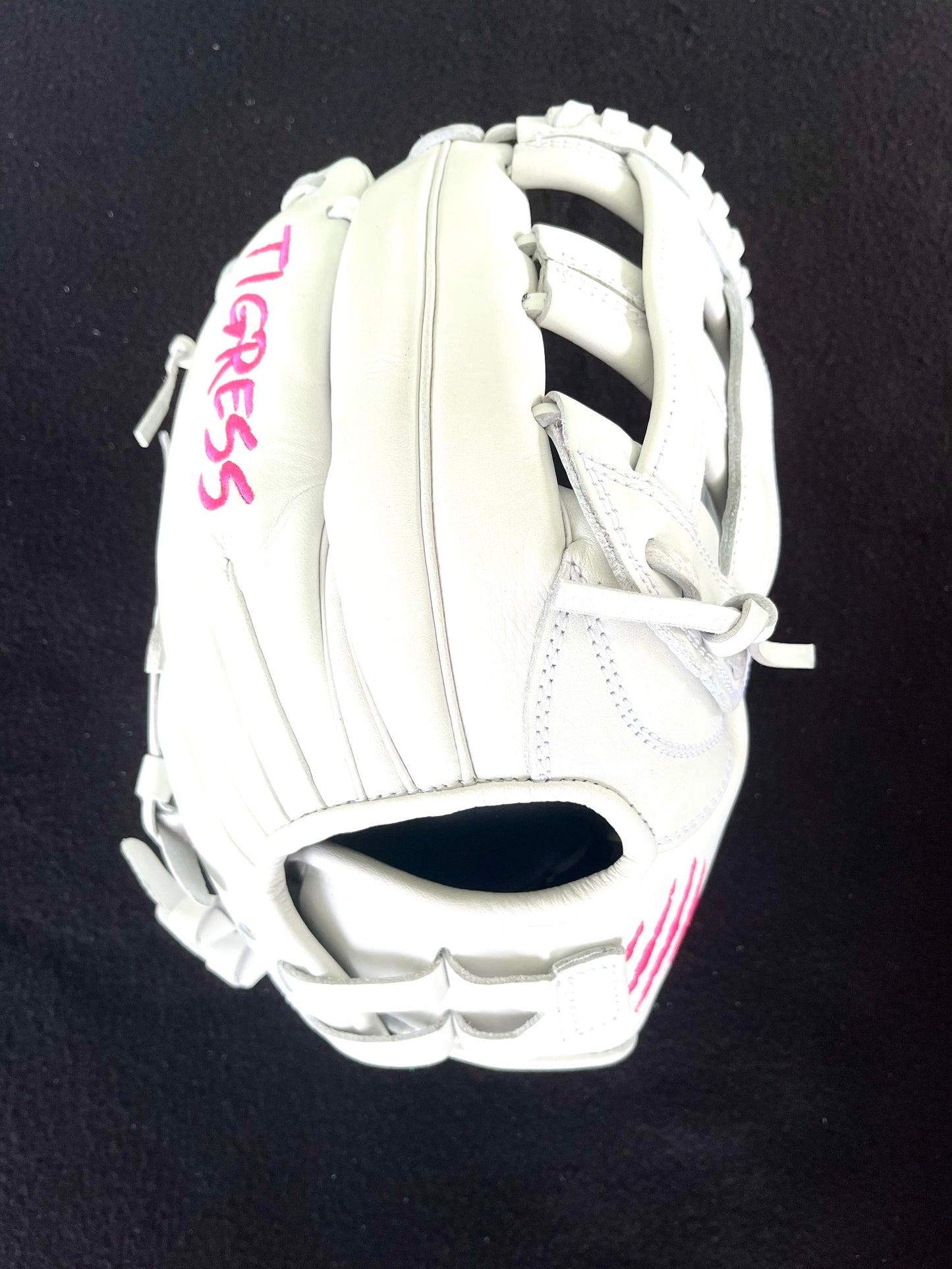 CUB SERIES RHT WHITE H-WEB PINK LOGO