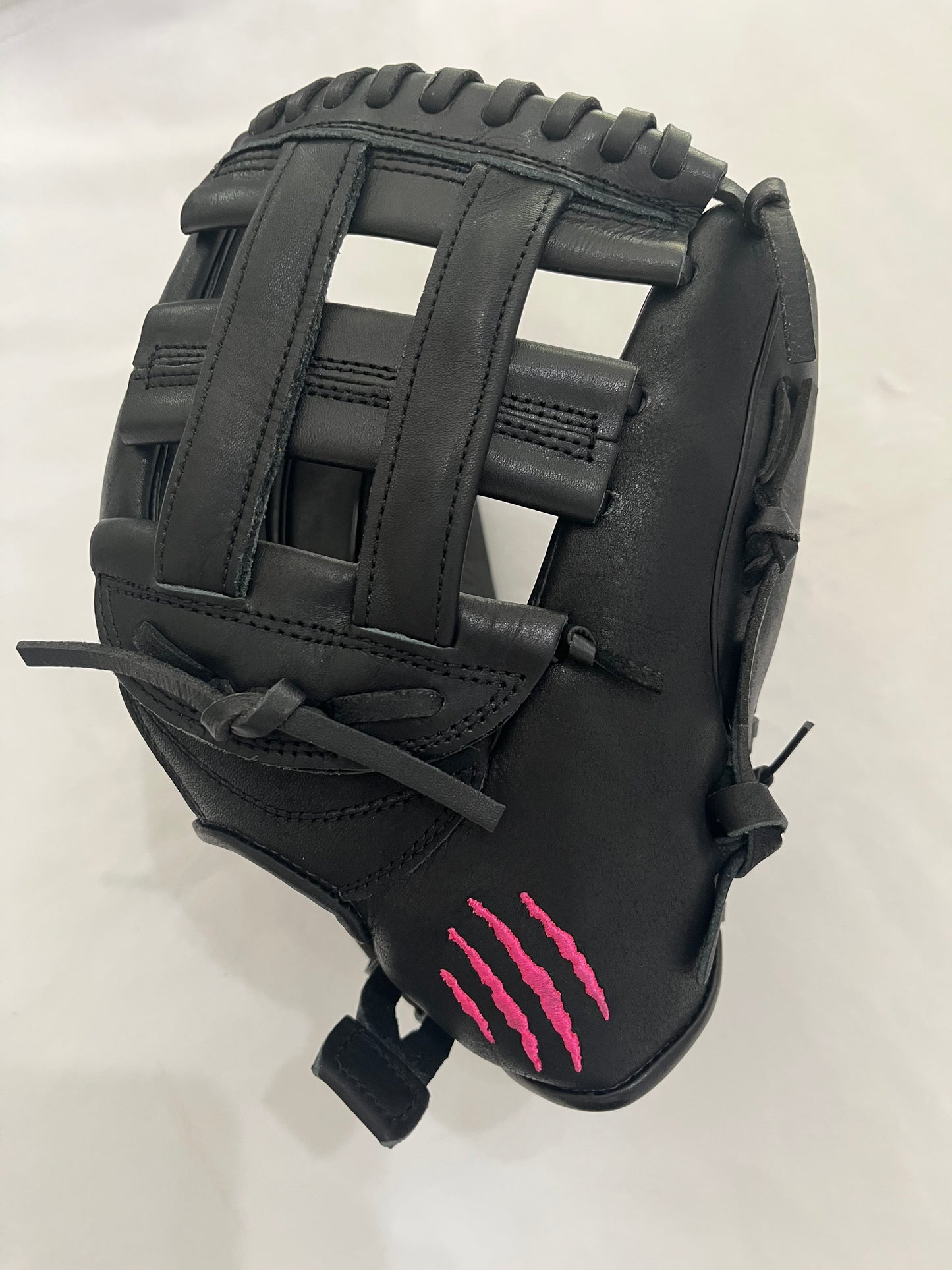 CUB SERIES RHT BLACK W/ PINK LOGO