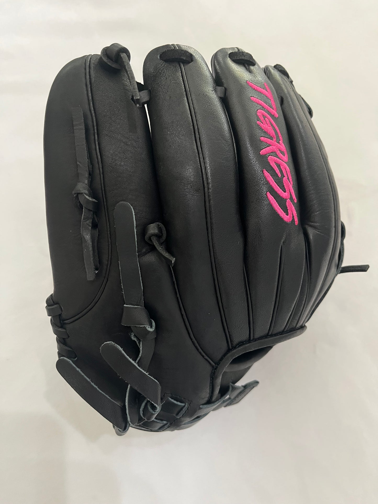 CUB SERIES RHT BLACK W/ PINK LOGO