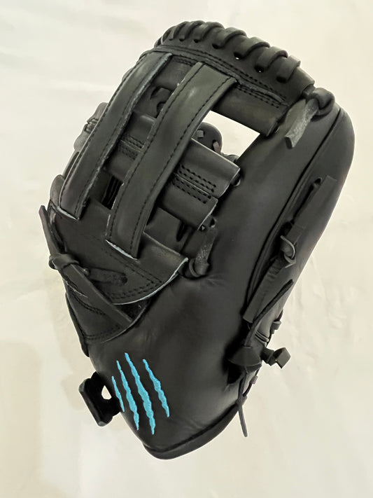 CUB SERIES RHT BLACK W/ LIGHT BLUE LOGO