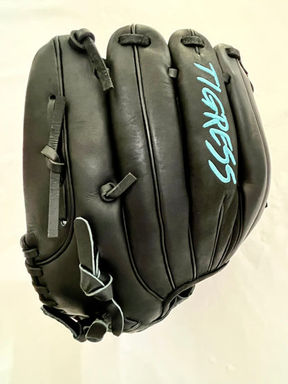 CUB SERIES RHT BLACK W/ LIGHT BLUE LOGO