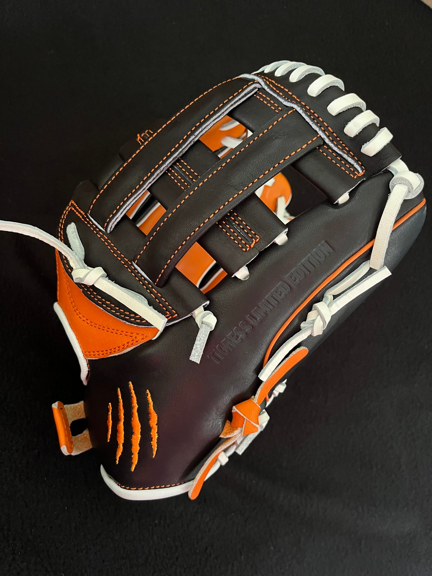 LIMITED EDITION PRO SELECT RHT BLACK, ORANGE, WHITE