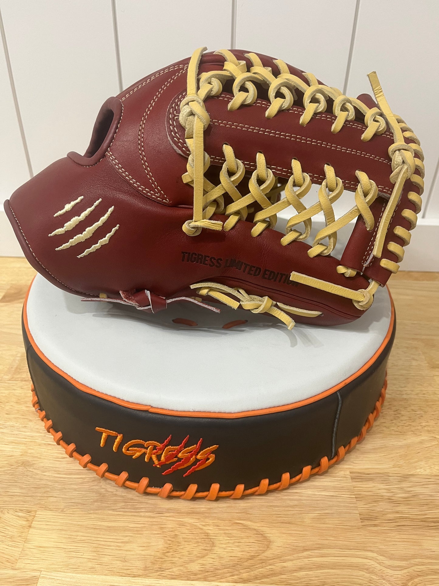 BROKEN IN 12.5” RHT TRADITION SERIES RED VELVET T-NET PRO SELECT LTD